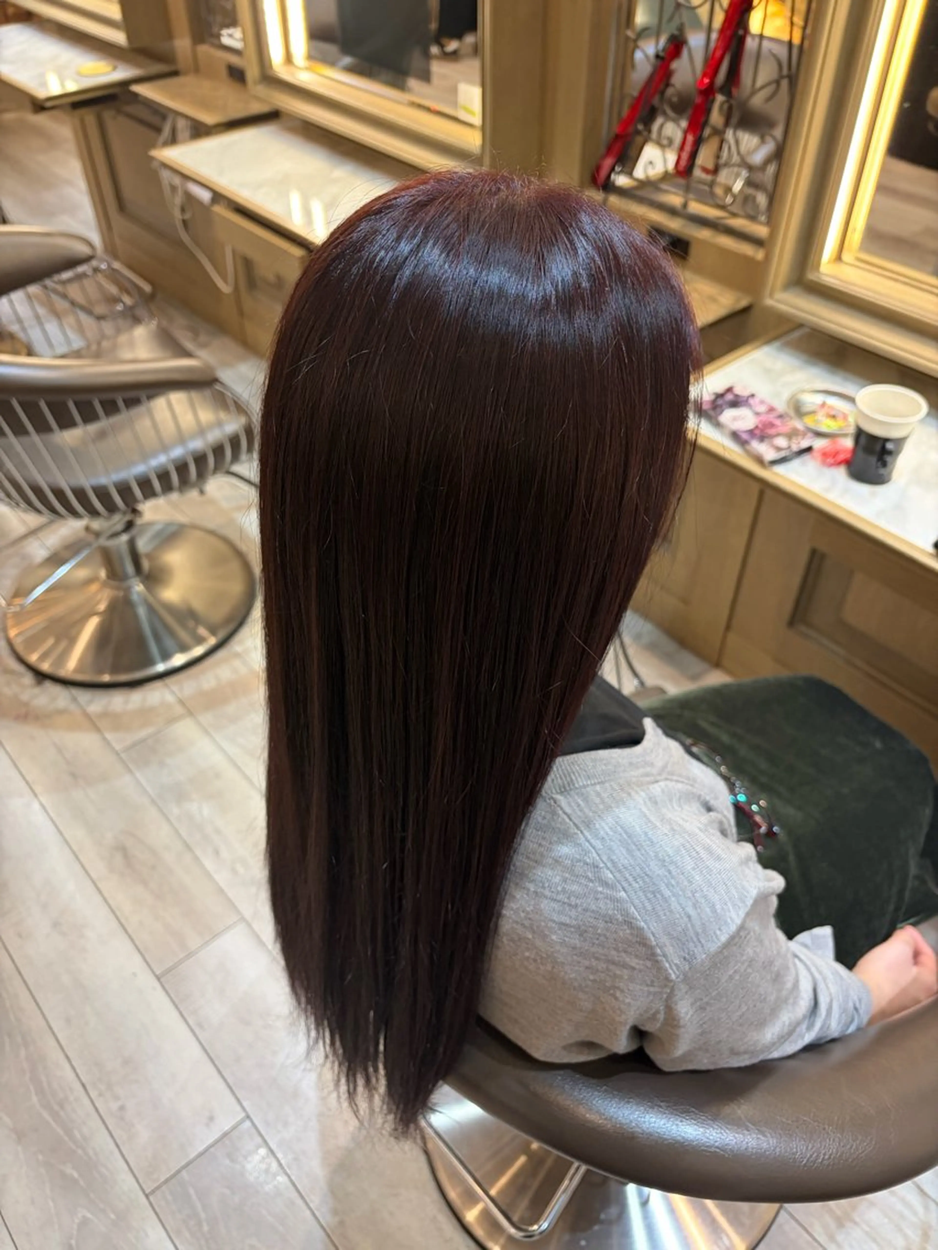 ロング ヘアカラー 稲見 遥香のヘアスタイル