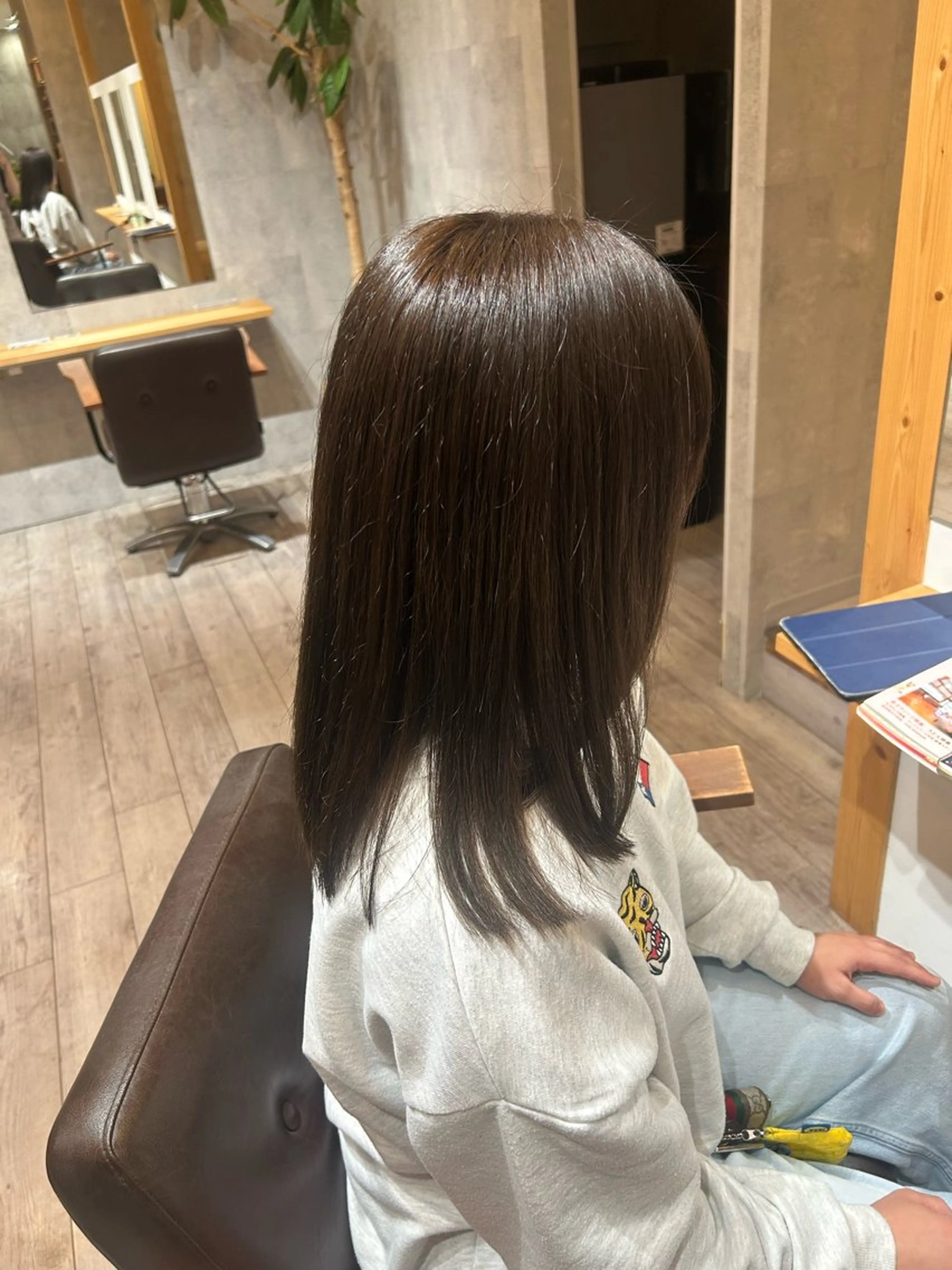 ミディアム カラー グレージュ 渡邉 風月のヘアスタイル