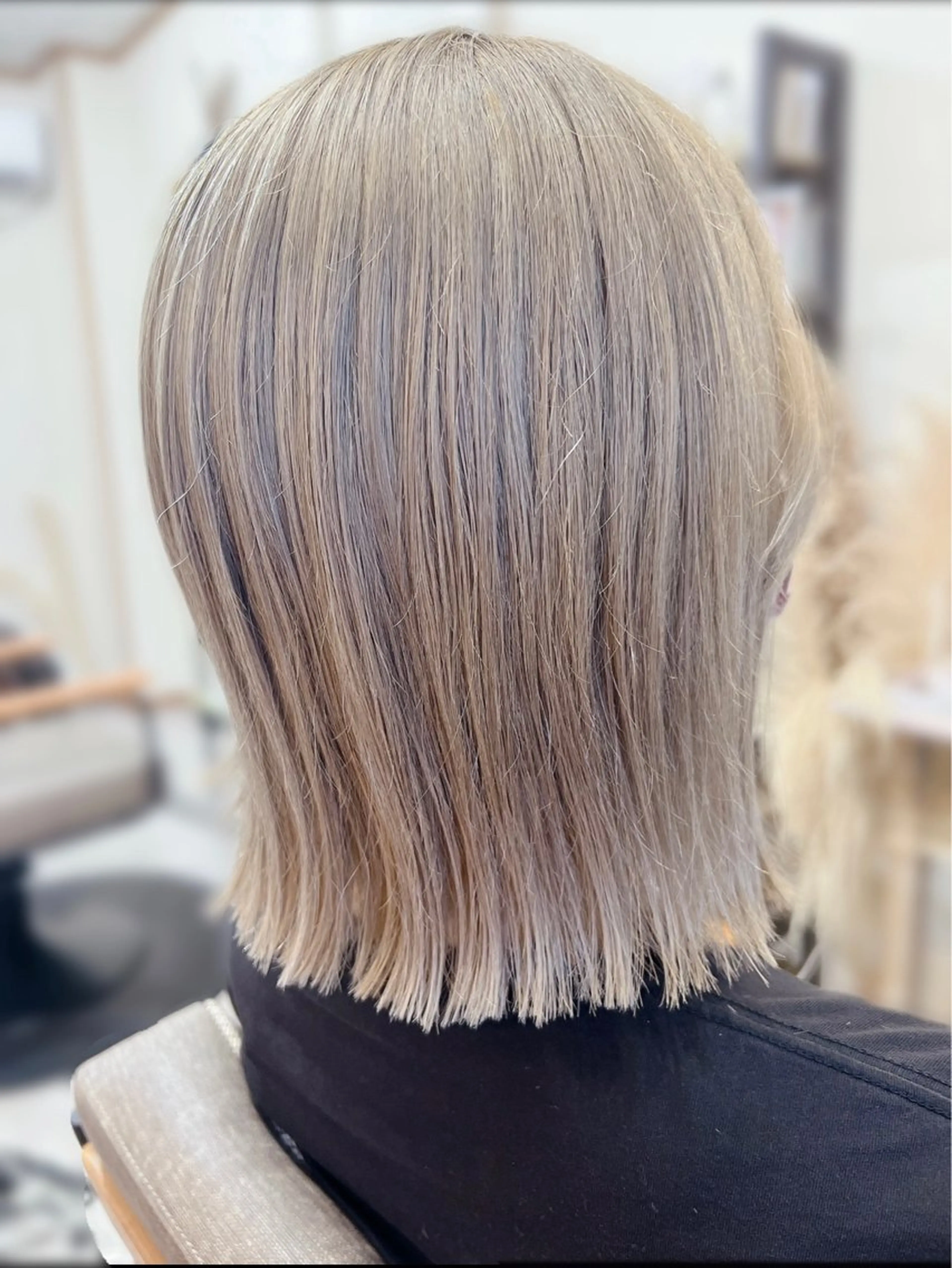 ミディアム カラー ベージュカラー ブロンド ホワイトベージュ カット ヘアカラー トリートメント hair works raptureのヘアスタイル