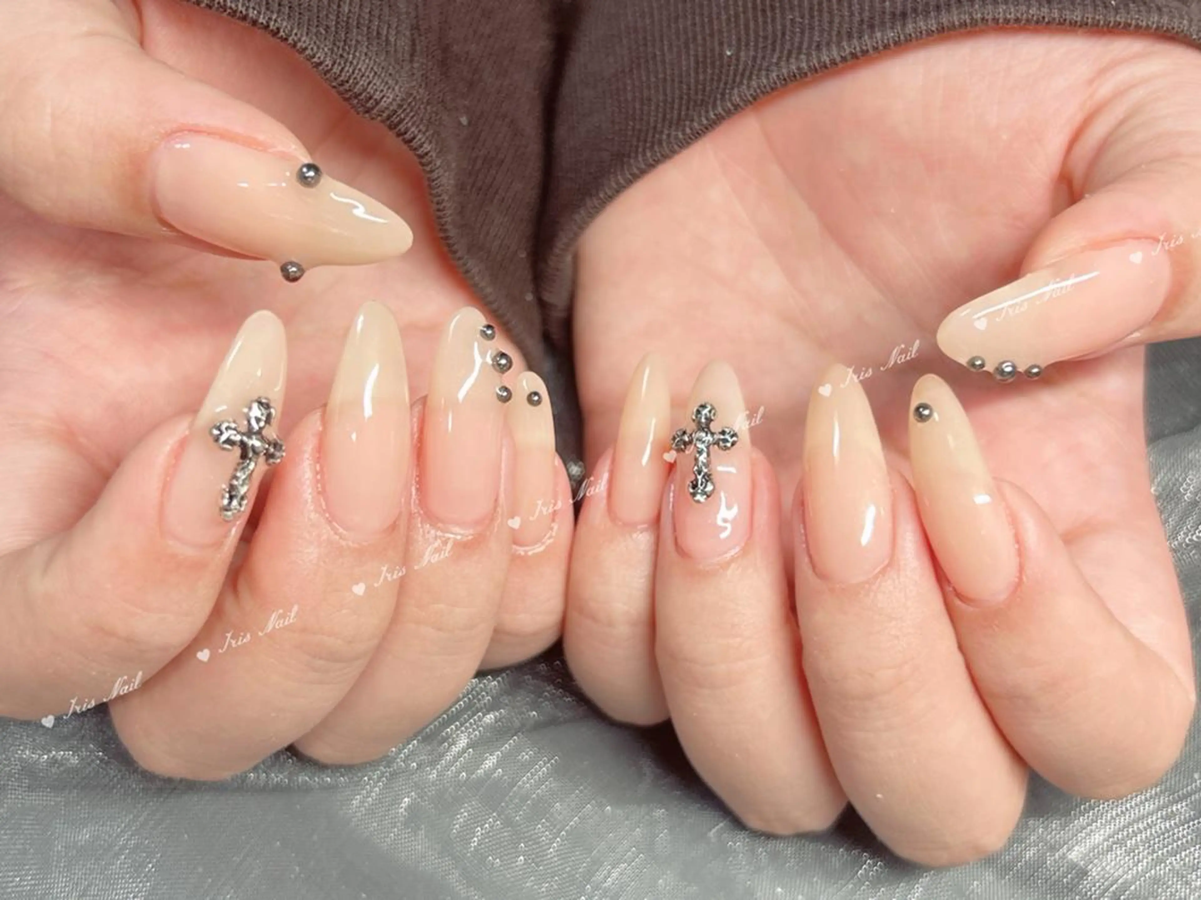 ネイル アートネイル チークネイル フレンチネイル ジェルネイル ホログラムネイル ハンドネイル ハンドケア 🍒IRIS Nail🌸のネイルデザイン
