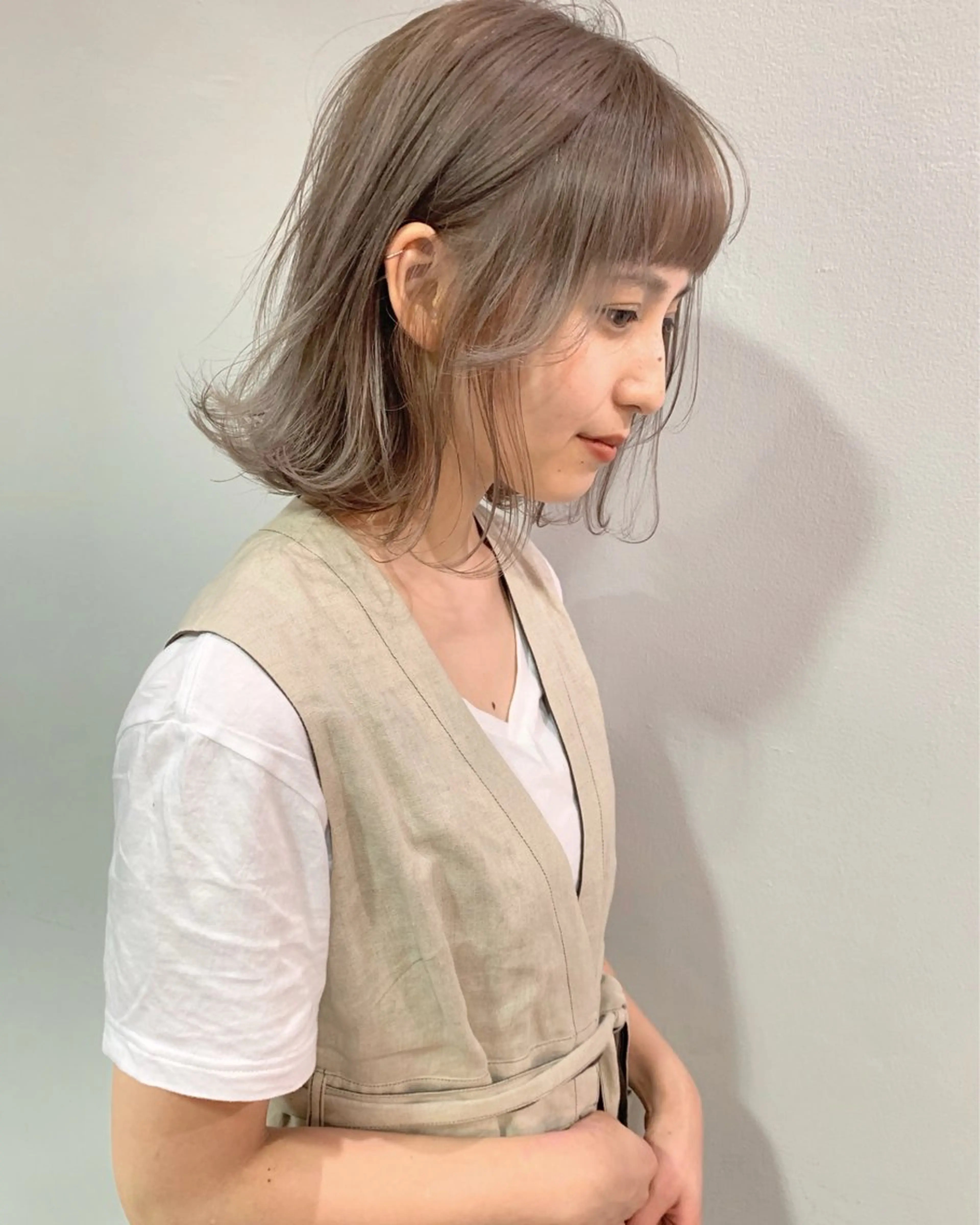 ショート カラー ベージュカラー ミルクティーベージュ ボブ カット ヘアカラー レイヤーカット🪄 耳ツボ🎀Ayumiのヘアスタイル