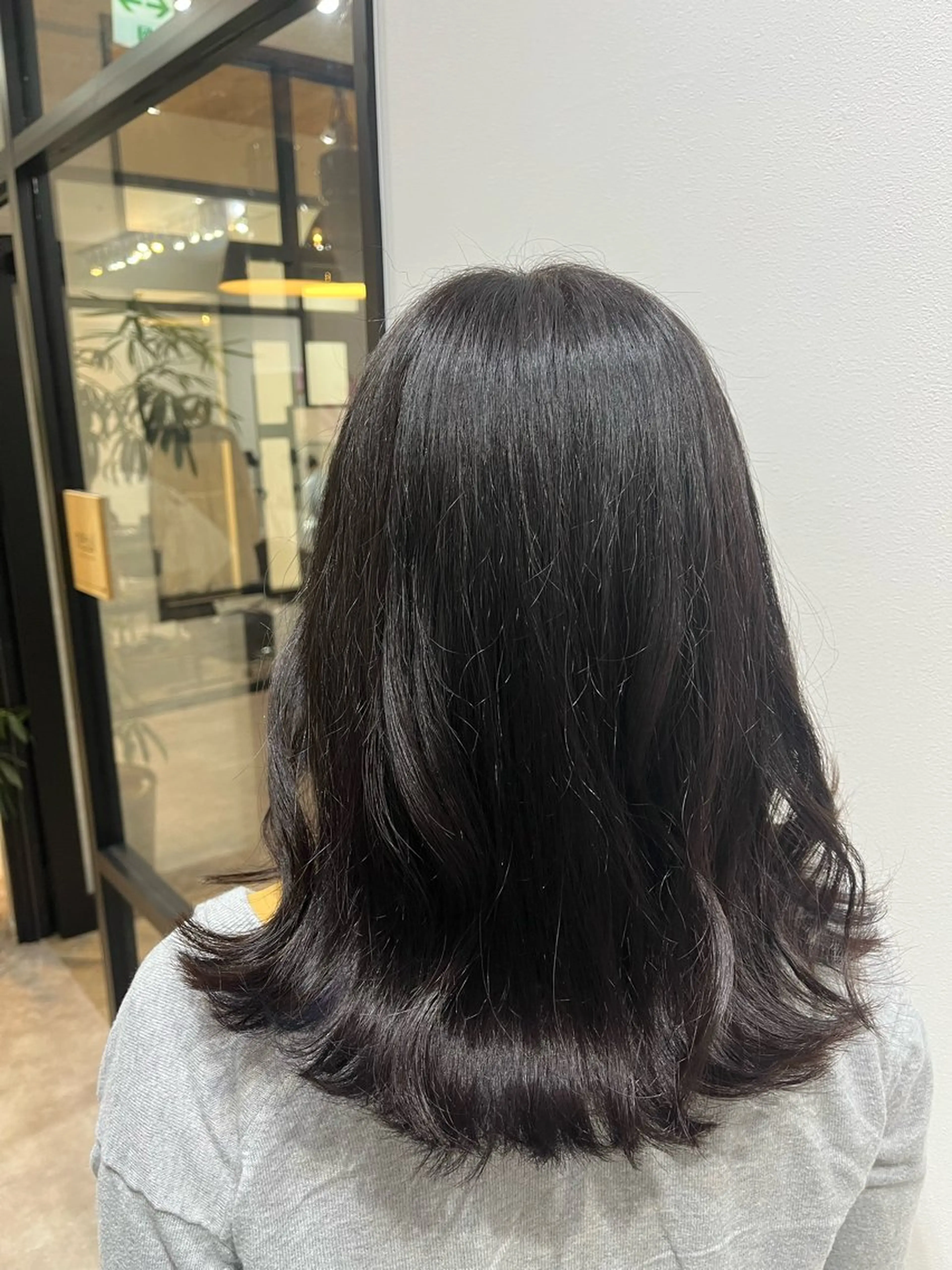 セミロング 艶カラー推し！ なかはらあかりのヘアスタイル