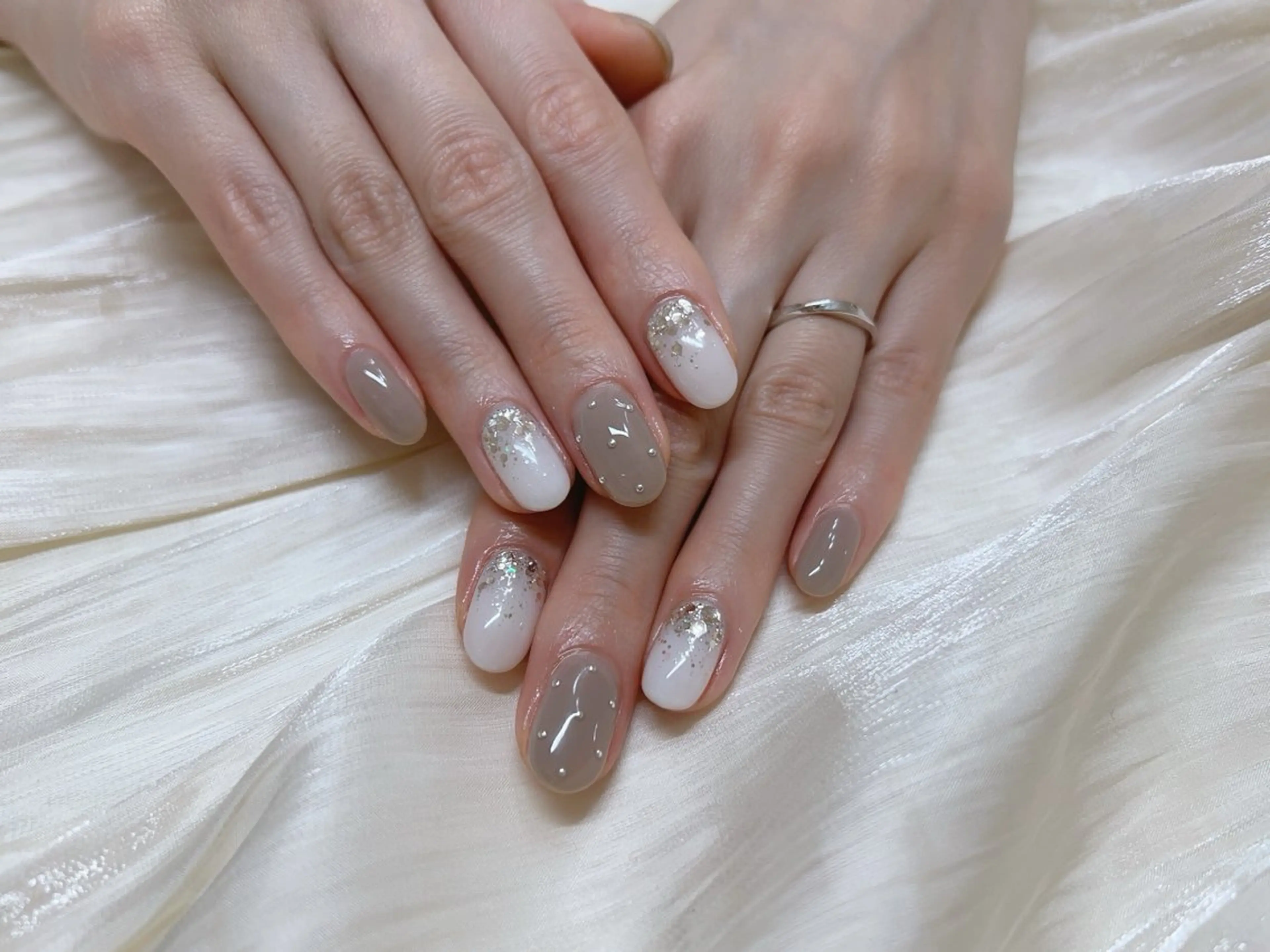 ネイル ゴールド グラデーション ホワイト Nail salon CELEBRAILのネイルデザイン