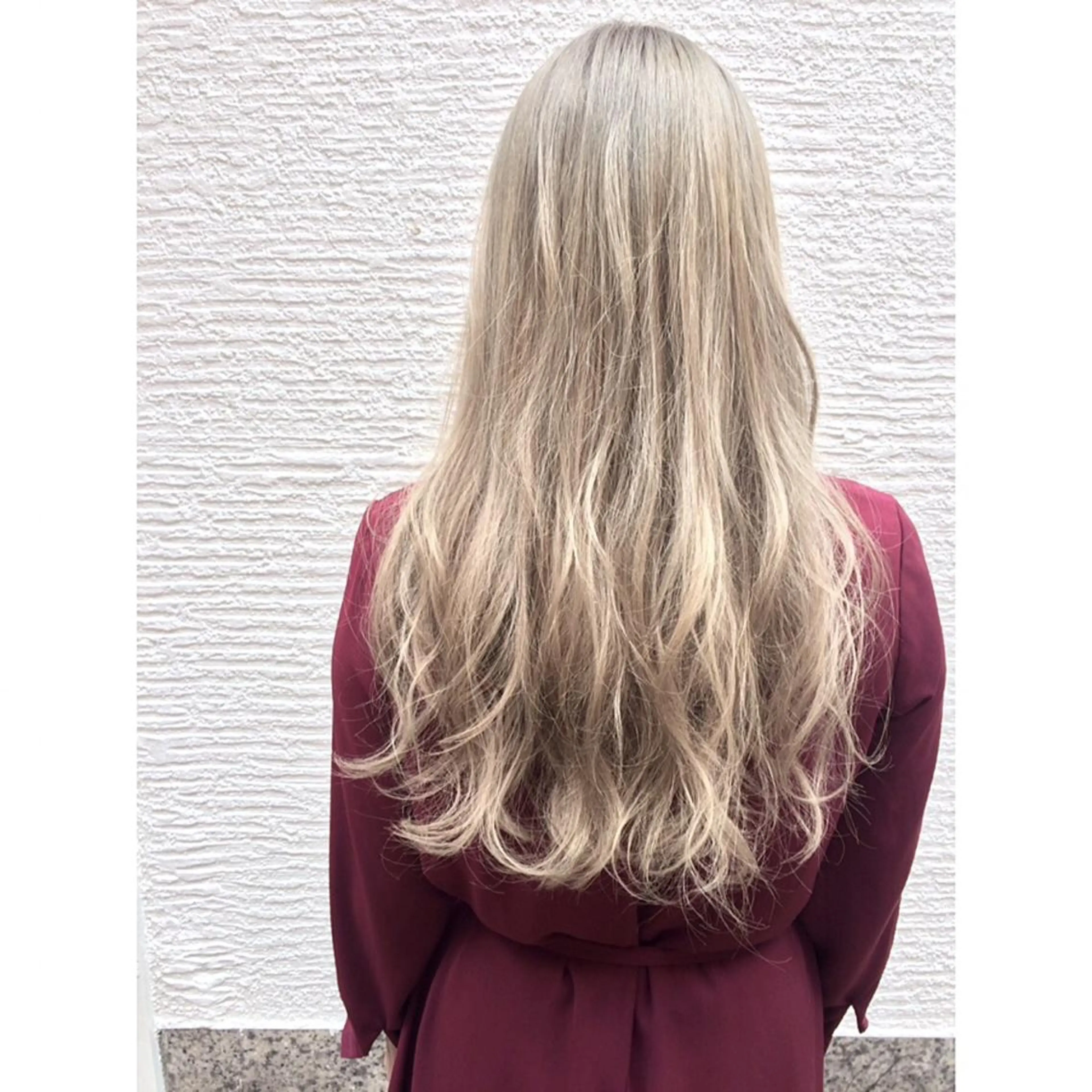 ロング カラー ブリーチ ダブルカラー グレージュ イルミナカラー トリートメント OFF YUYAのヘアスタイル