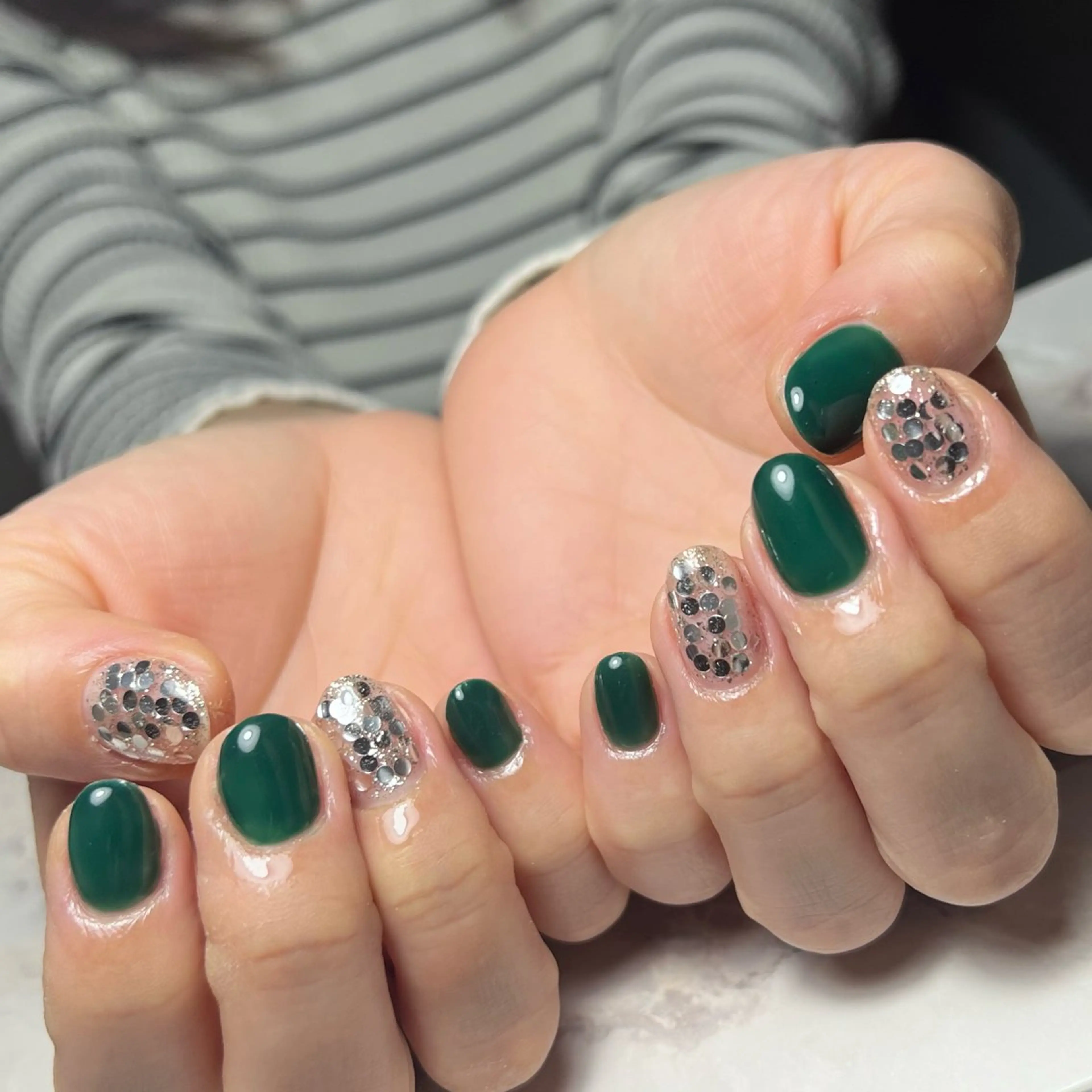 ネイル グリーン ホログラムネイル ハンドネイル 港区ネイル🌼*･ Shainon池田のネイルデザイン