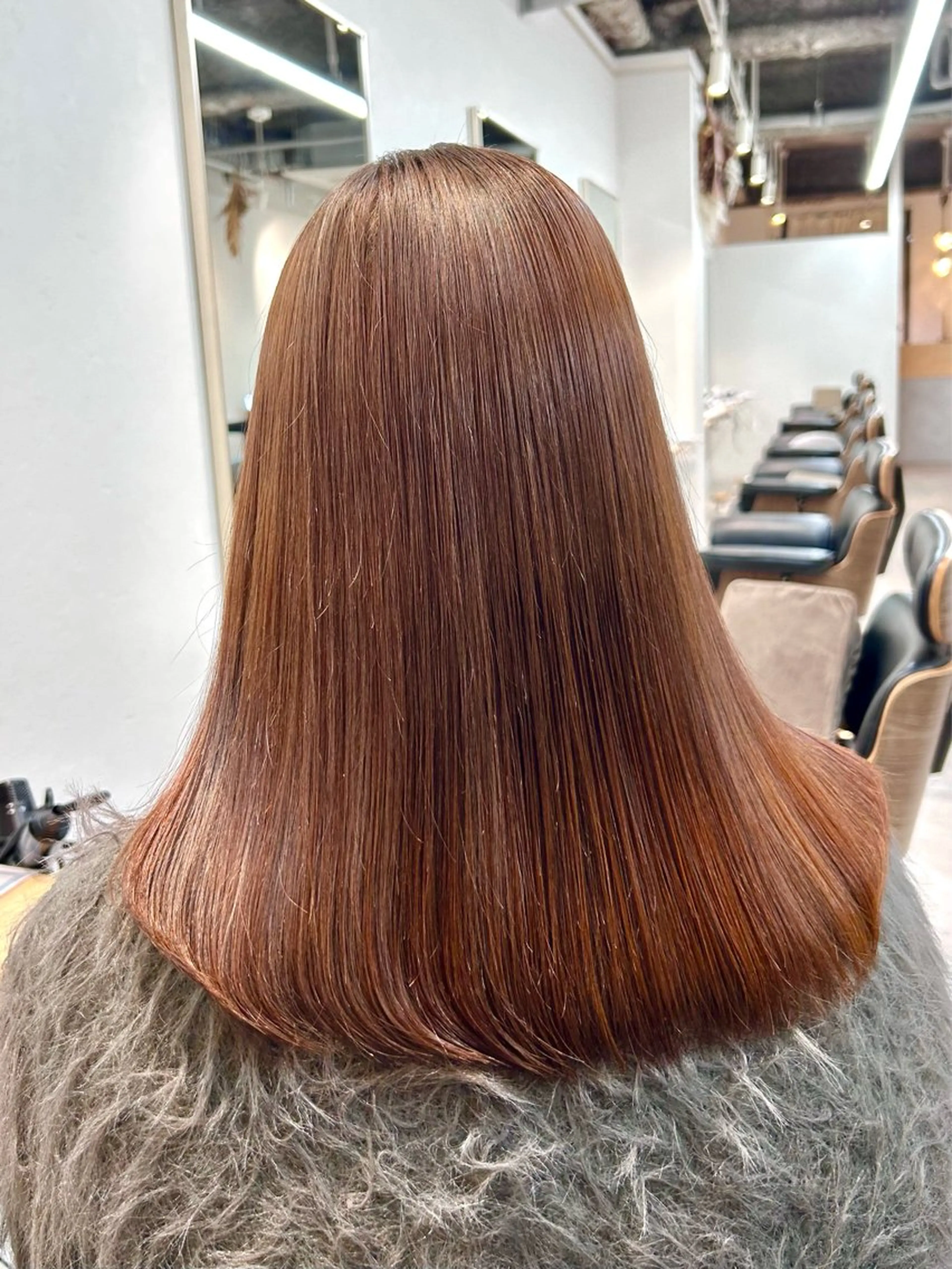 セミロング カラー ブラウンカラー オレンジ オレンジブラウン カット ヘアカラー トリートメント 艶カラー/レイヤー/ ハイトーン/まなみのヘアスタイル