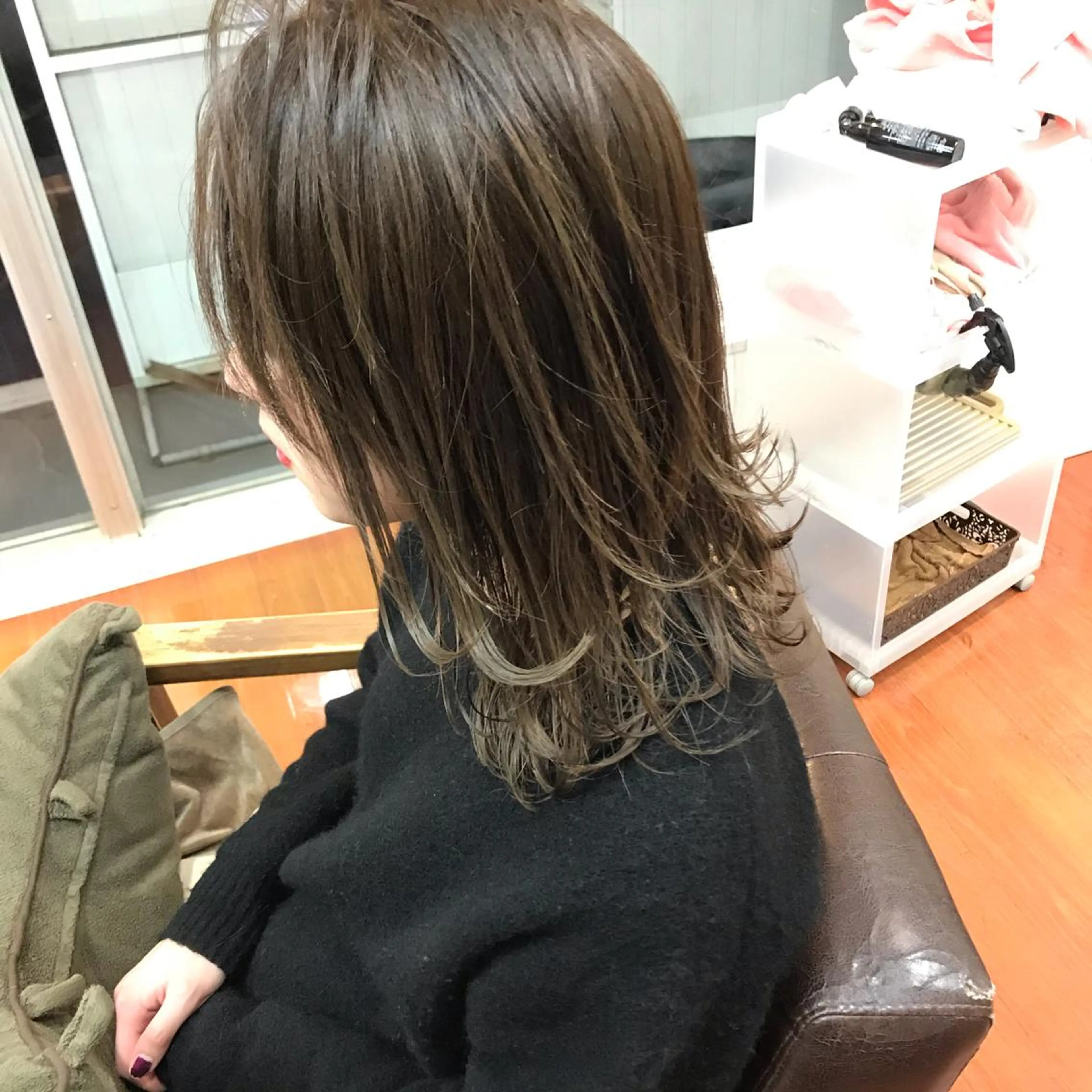 ミディアム カラー アディクシーカラー ベージュカラー レイヤーカット ヨシダ トオルのヘアスタイル