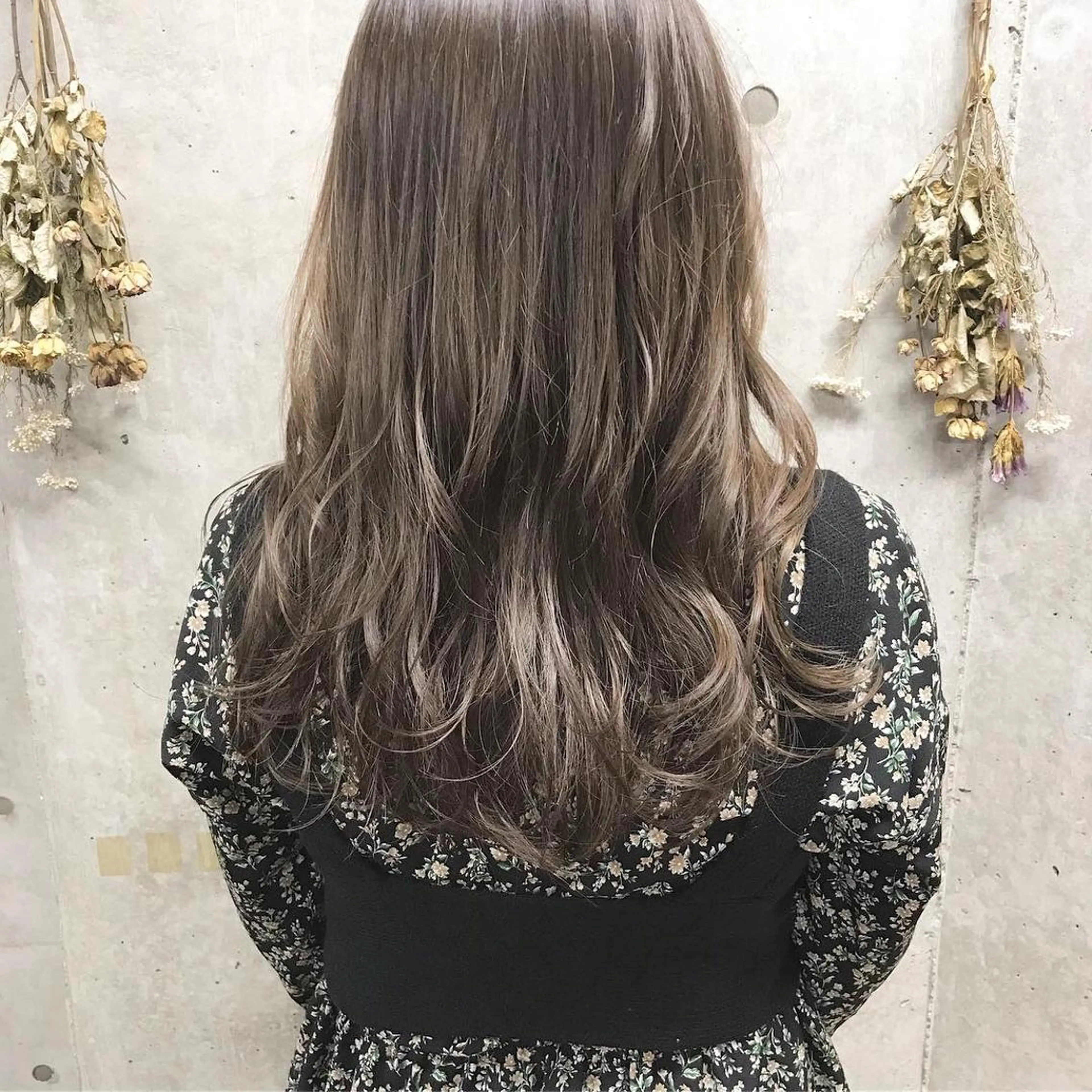 セミロング カラー ヘアアレンジ ベージュカラー イルミナカラー Satsuki ✂︎♡のヘアスタイル