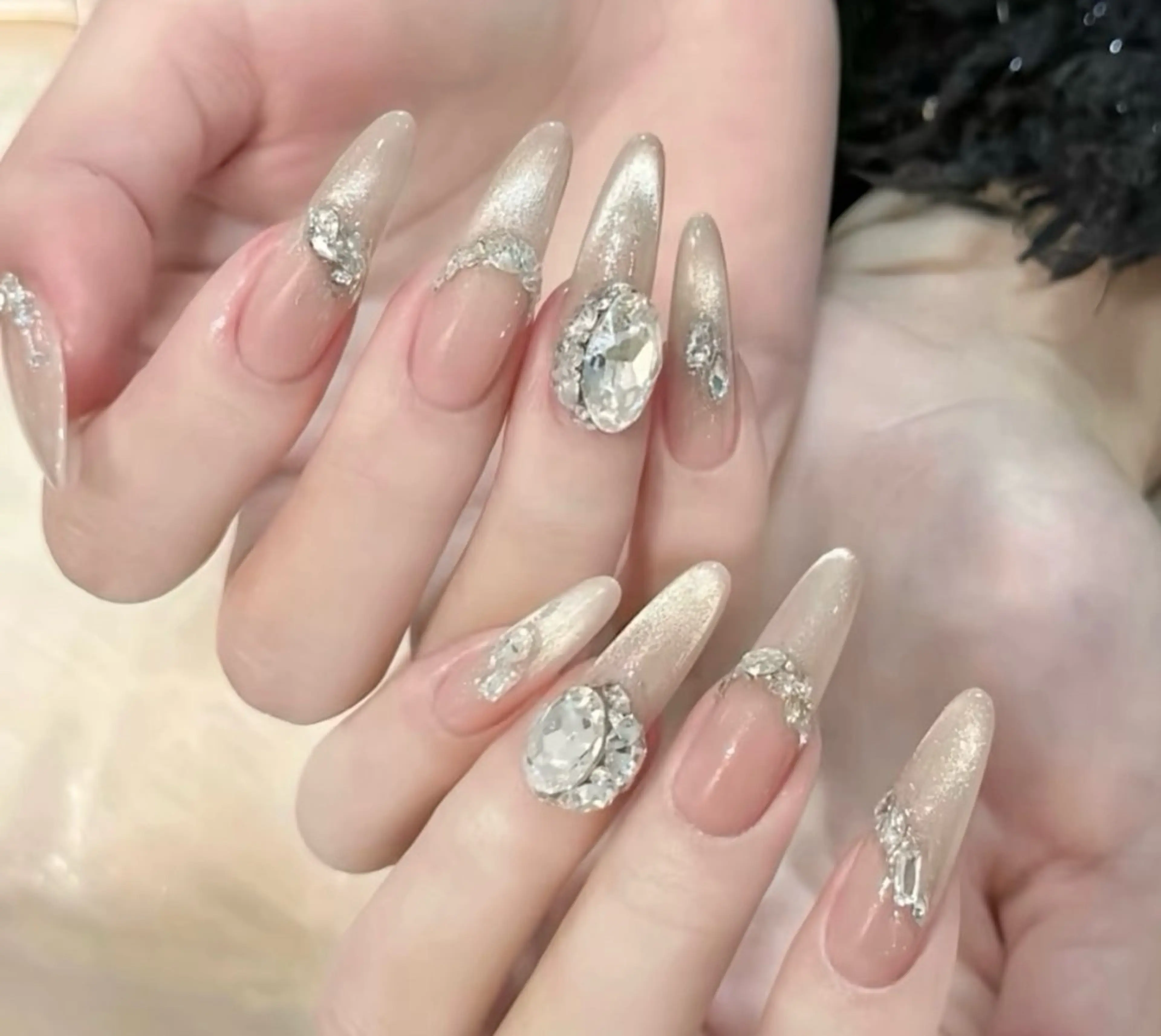 ネイル チークネイル 長さ出し フラワーネイル フレンチネイル ガーリー SunNail池袋駅 ワンホンネイルのネイルデザイン