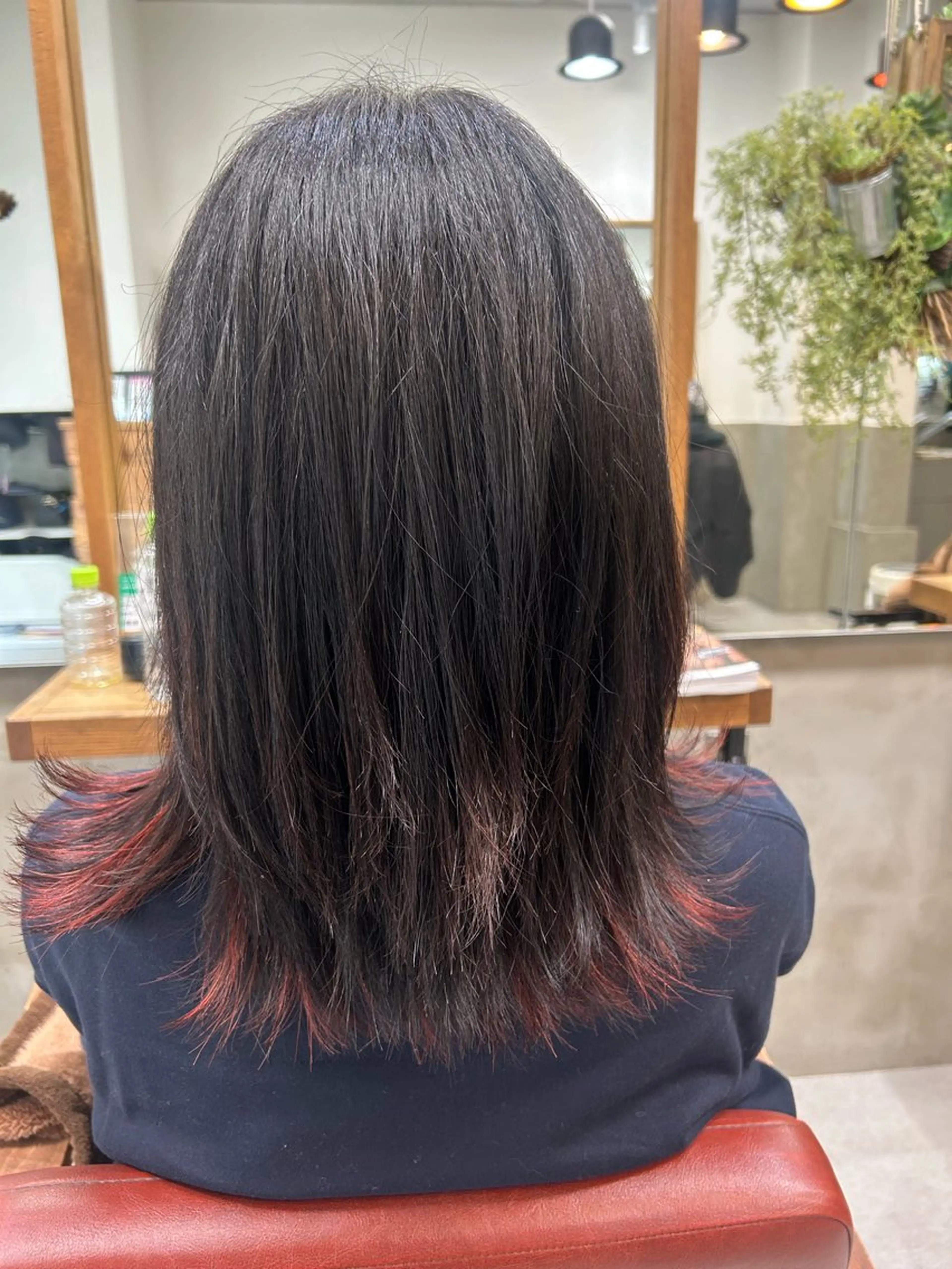 ミディアム カラー ブリーチ ハイライトカラー ハイライト カット ヘアカラー トリートメント 若狭 彩花のヘアスタイル