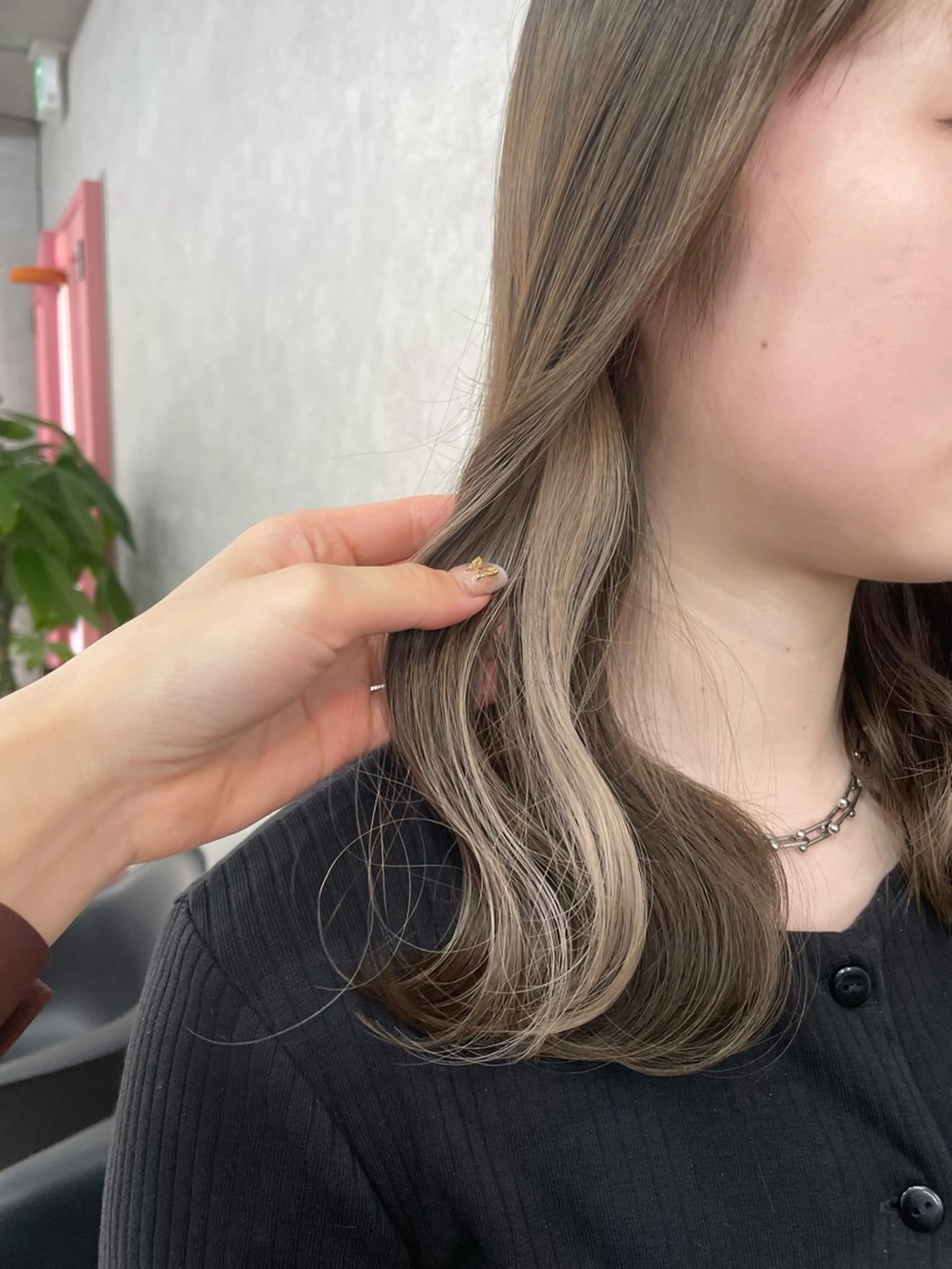 カラー 《髪質改善 UN BLEACH》のヘアスタイル