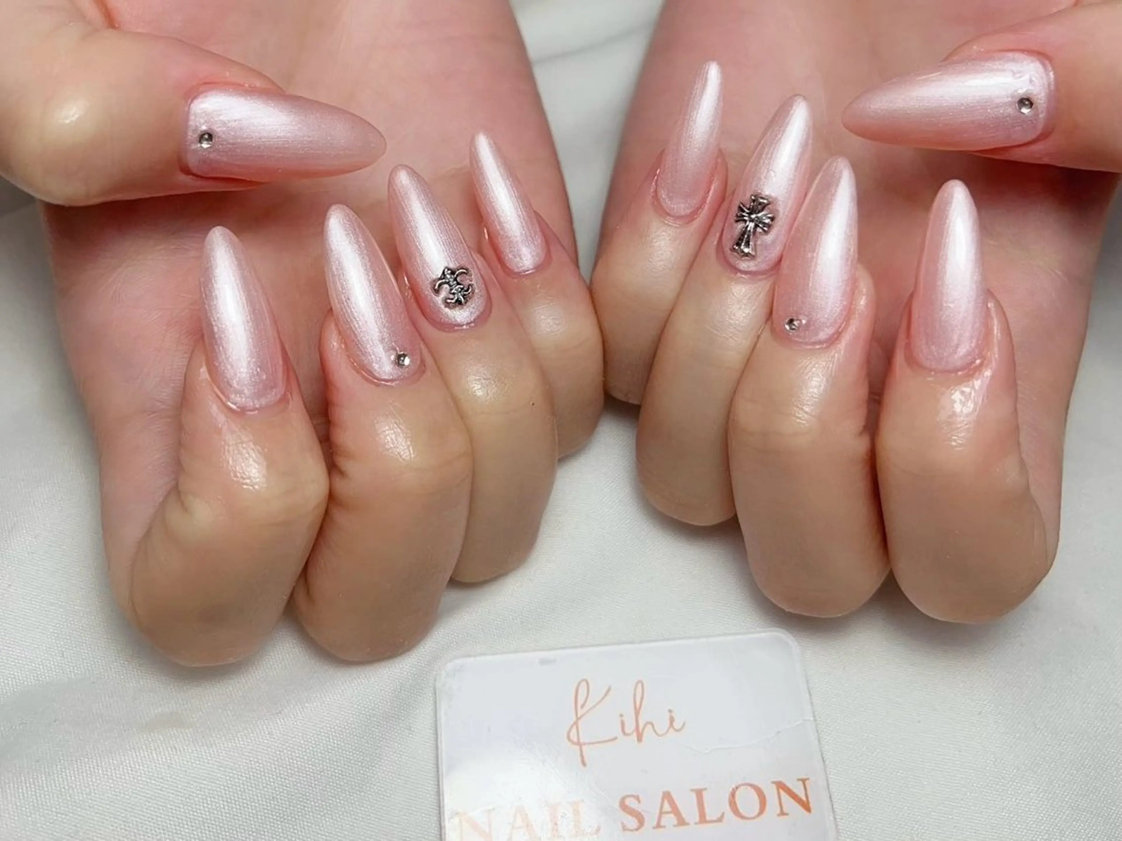 ネイル アートネイル フレンチネイル ジェルネイル グラデーション 韓国ネイル ハンドネイル 💕鈴木ユリ パラジェル/オフ無料のネイルデザイン