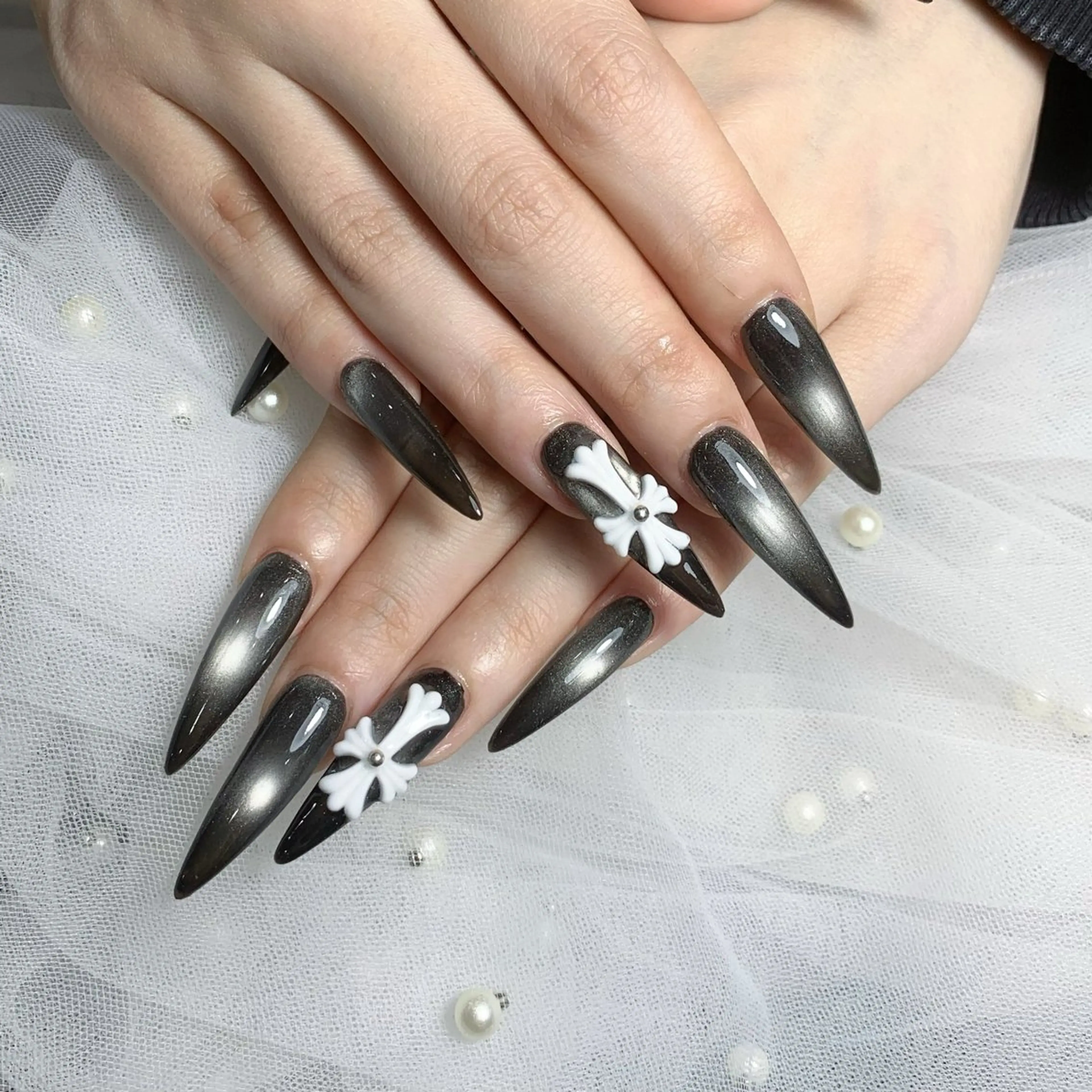 ネイル キラキラネイル マグネットネイル シンプルネイル 春ネイル ワンホンネイル Quynh Sora Nailのネイルデザイン