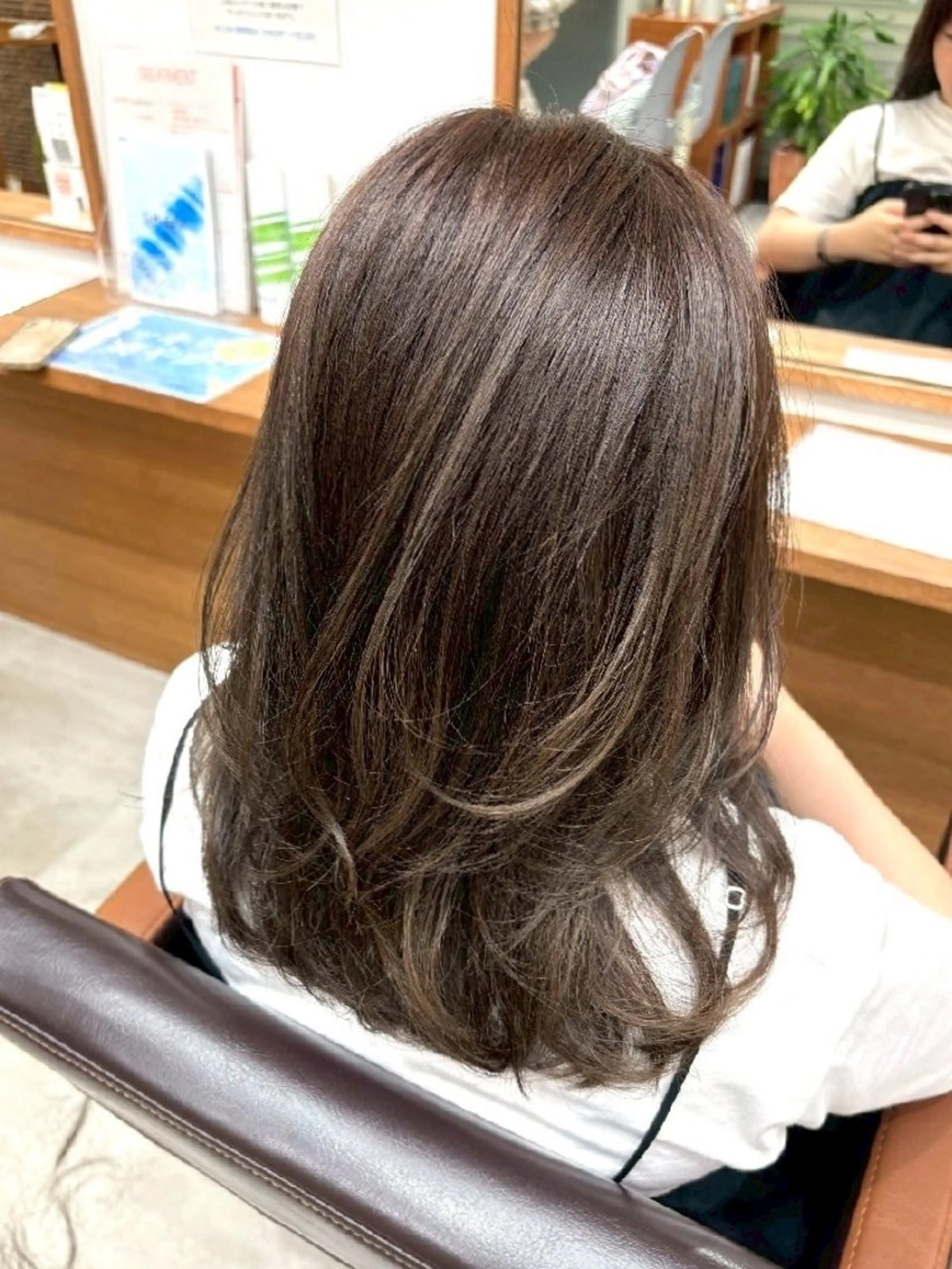 ミディアム レイヤーカット 奈良橋 彩圭のヘアスタイル