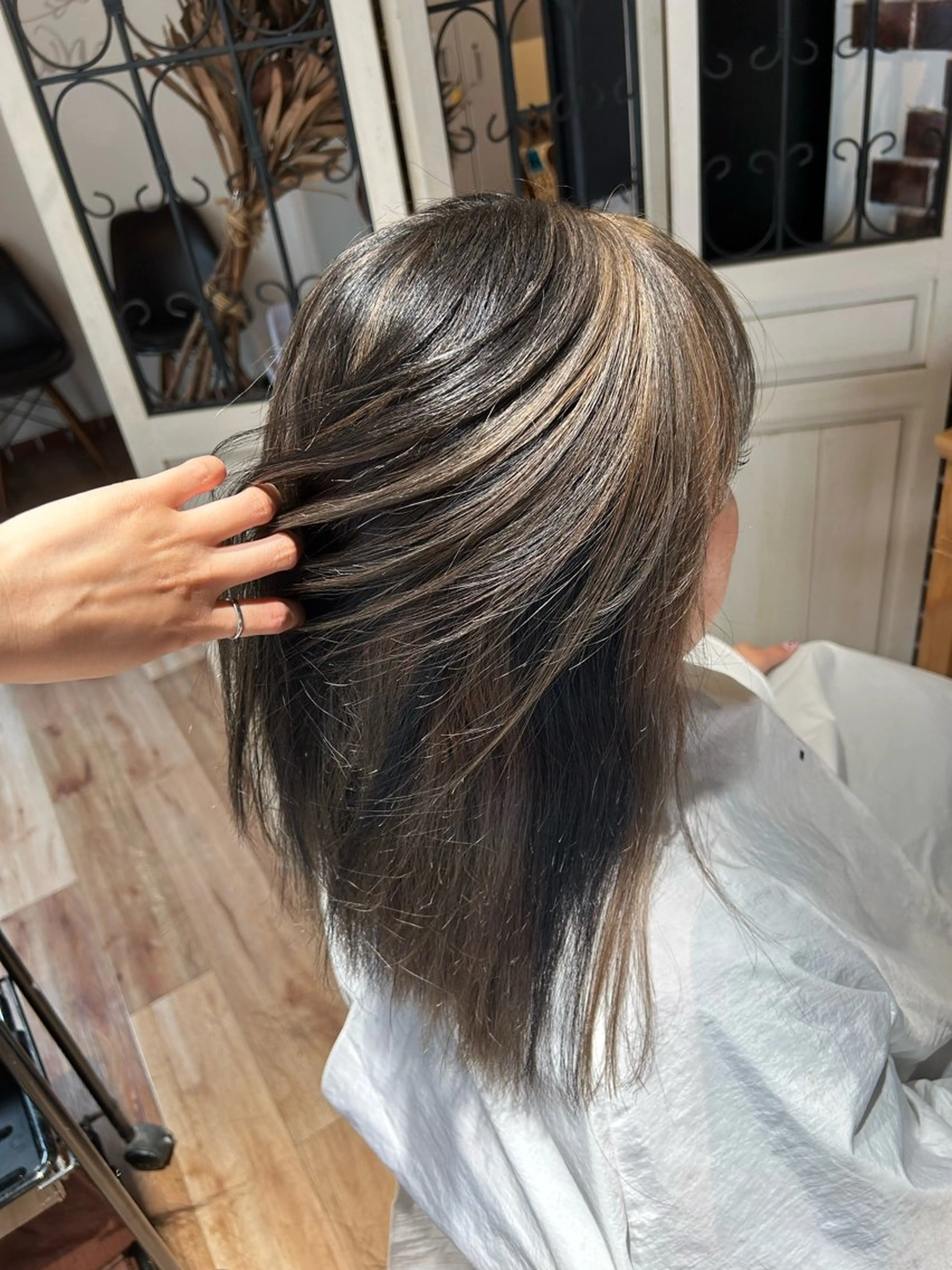 セミロング 巽 愛夏のヘアスタイル