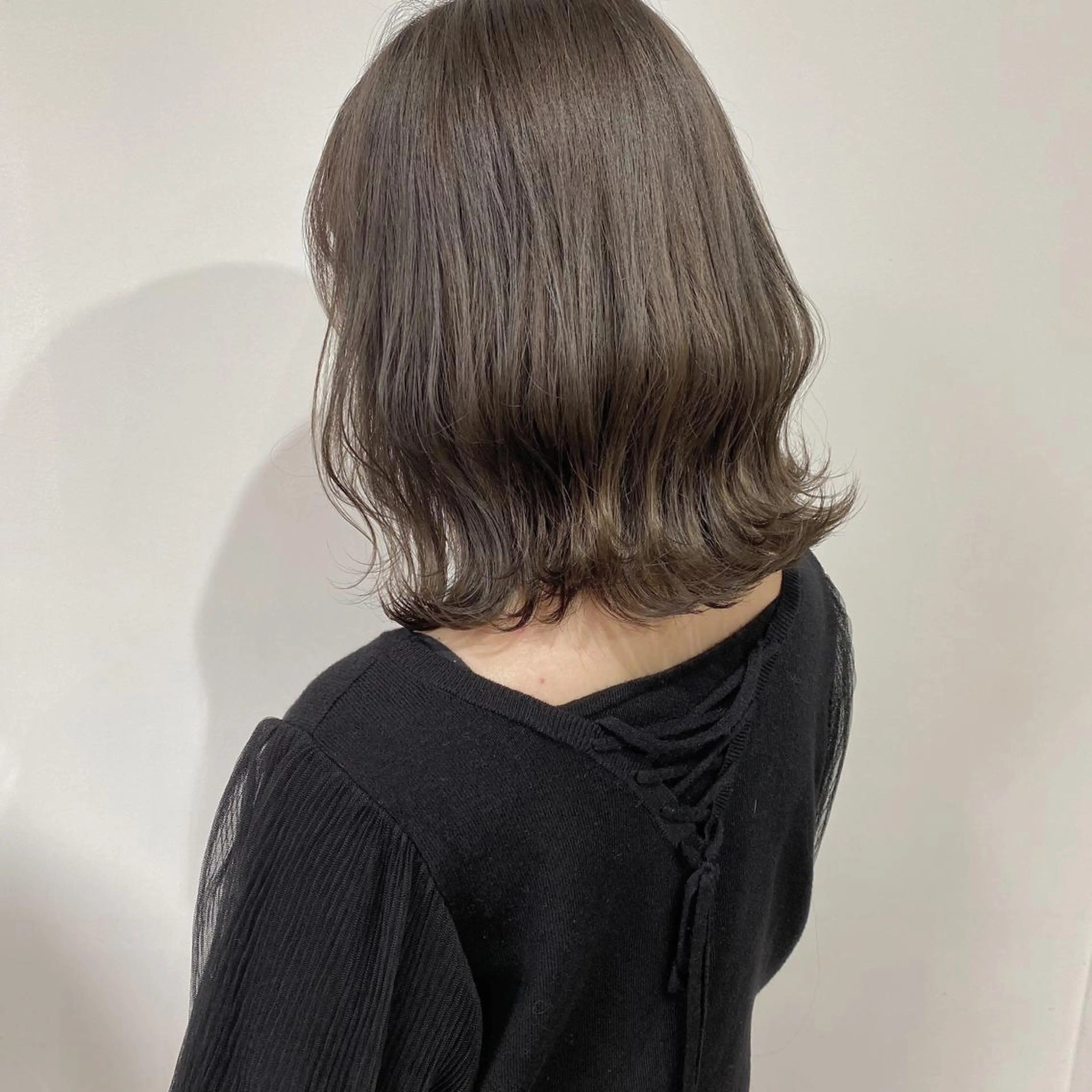 ミディアム カラー ブリーチ ブリーチなしカラー むく。/顔周りカット /透明感カラーのヘアスタイル