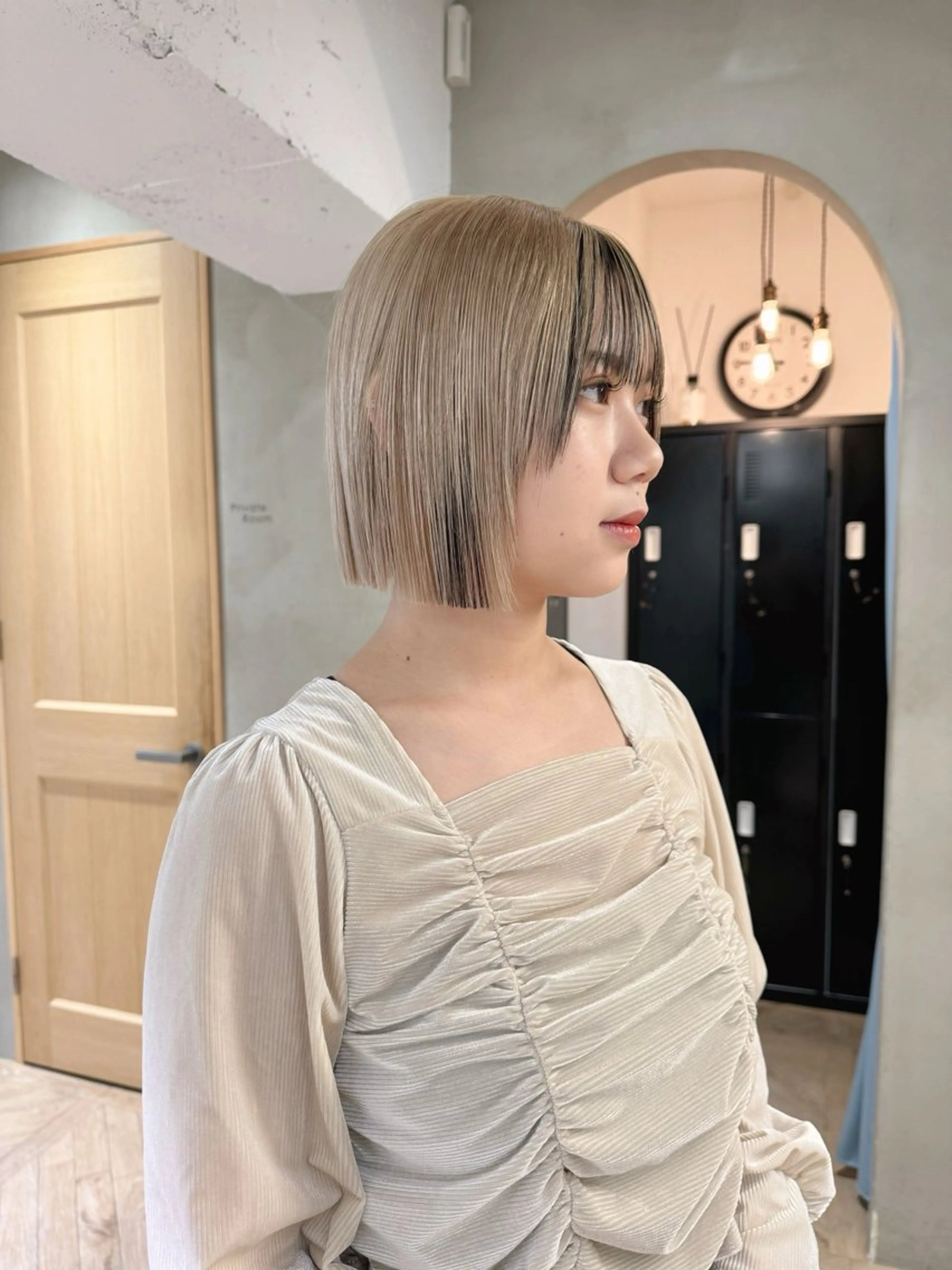 ミディアム カラー ベージュカラー ダブルカラー イヤリングカラー イルミナカラー ミルクティーベージュ ヘアカラー トリートメント ボブ/レイヤー 🌟梅田盛一🌟のヘアスタイル