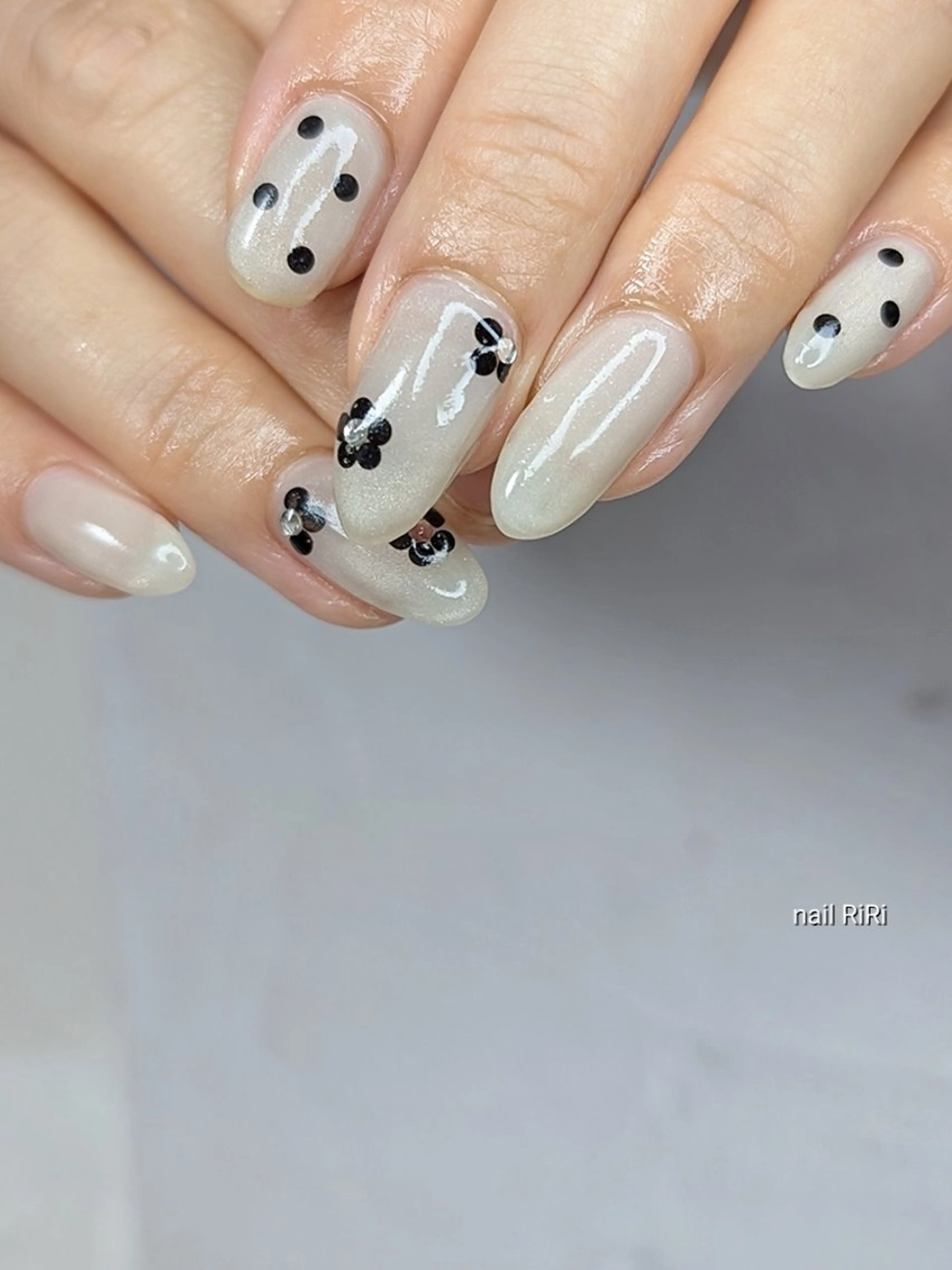 ネイル ハンドネイル フットネイル ハンドケア nail RiRi アトレナチュラのエステ・リラクイメージ