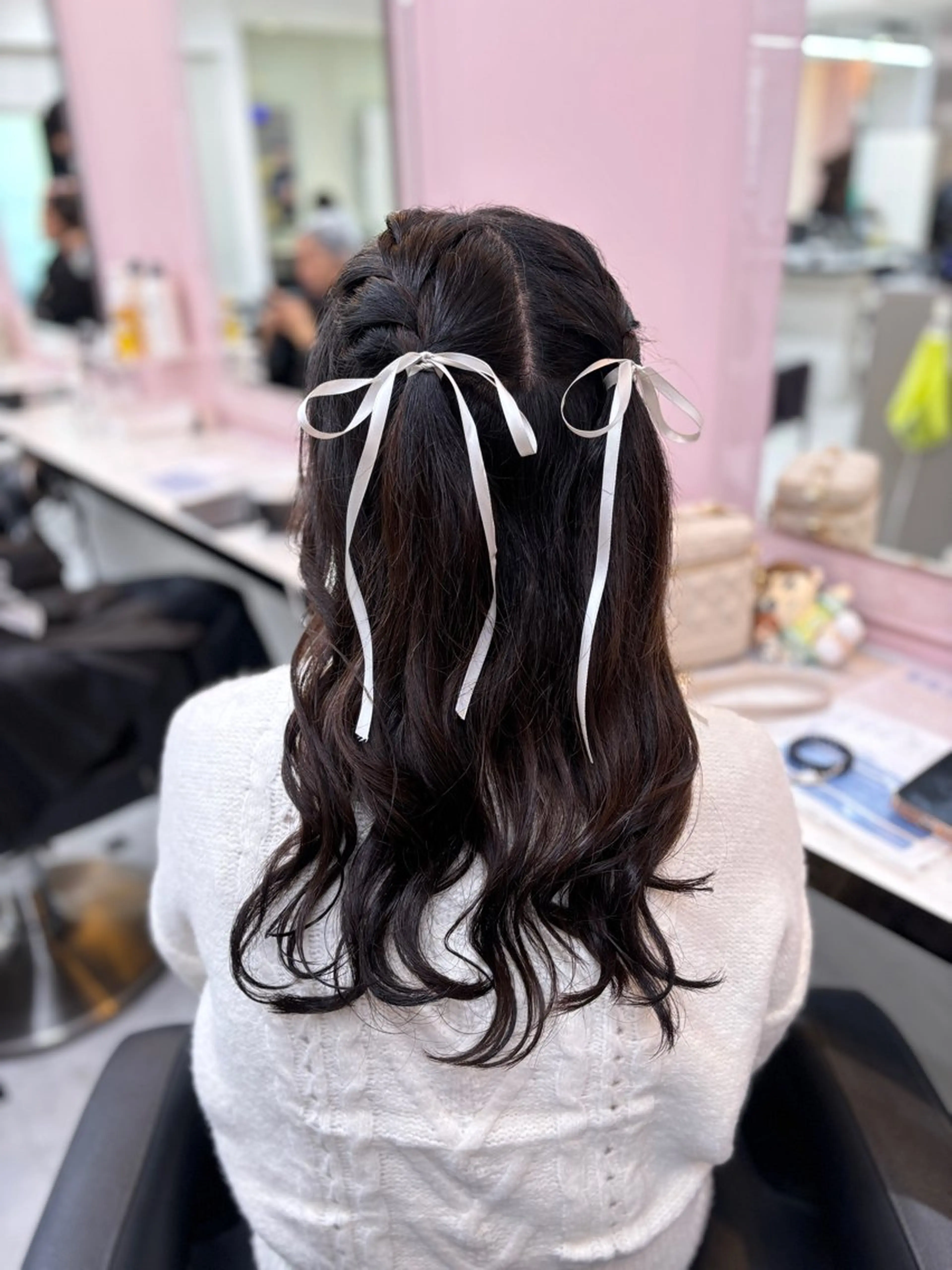 ヘアアレンジ 三つ編み ヘアセット 💙ハイトーン韓国風 色白ヘア💙manaのヘアスタイル