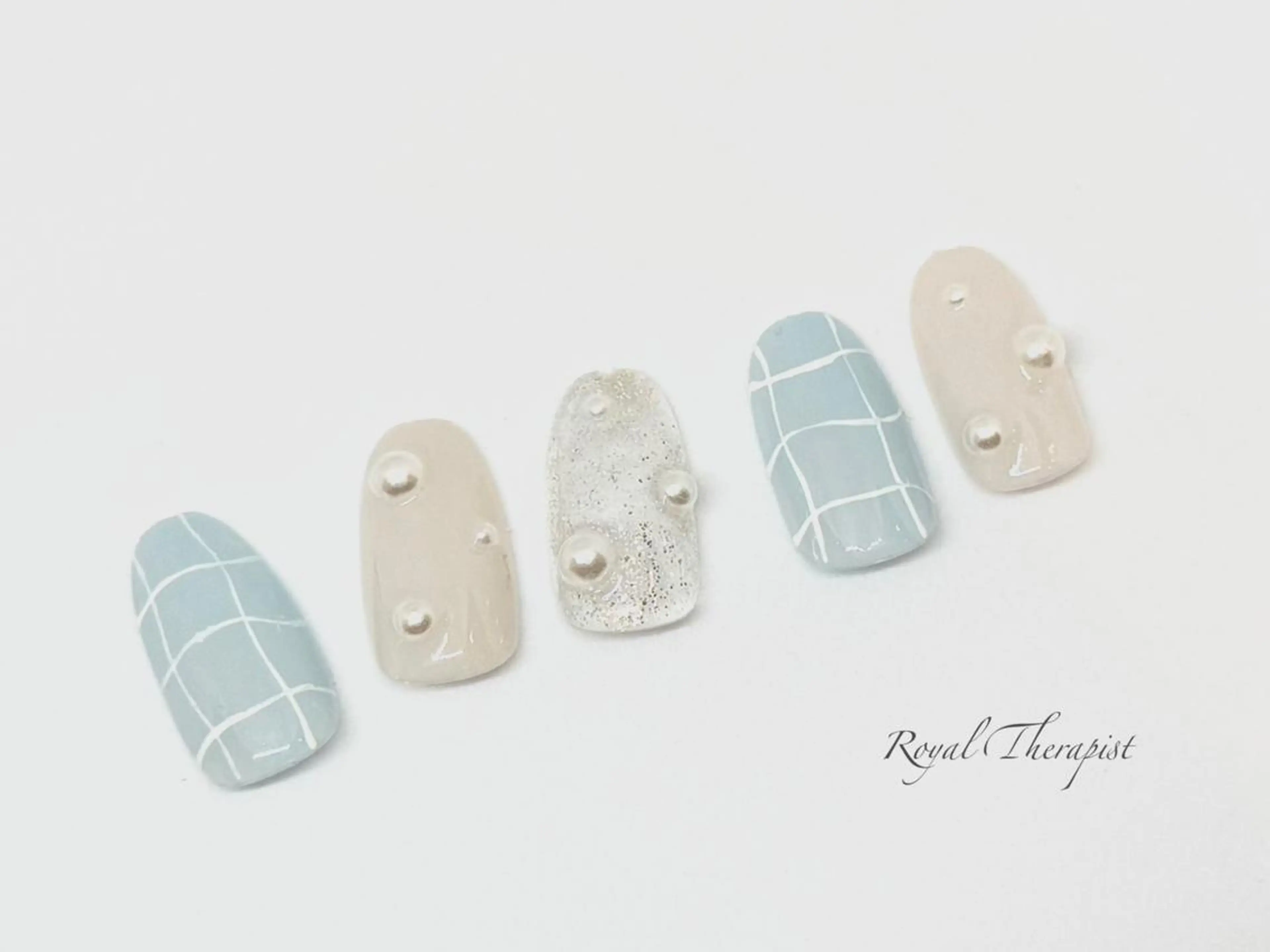 ネイル ハンドネイル 【山岡】 ロイヤル•セラピストのネイルデザイン