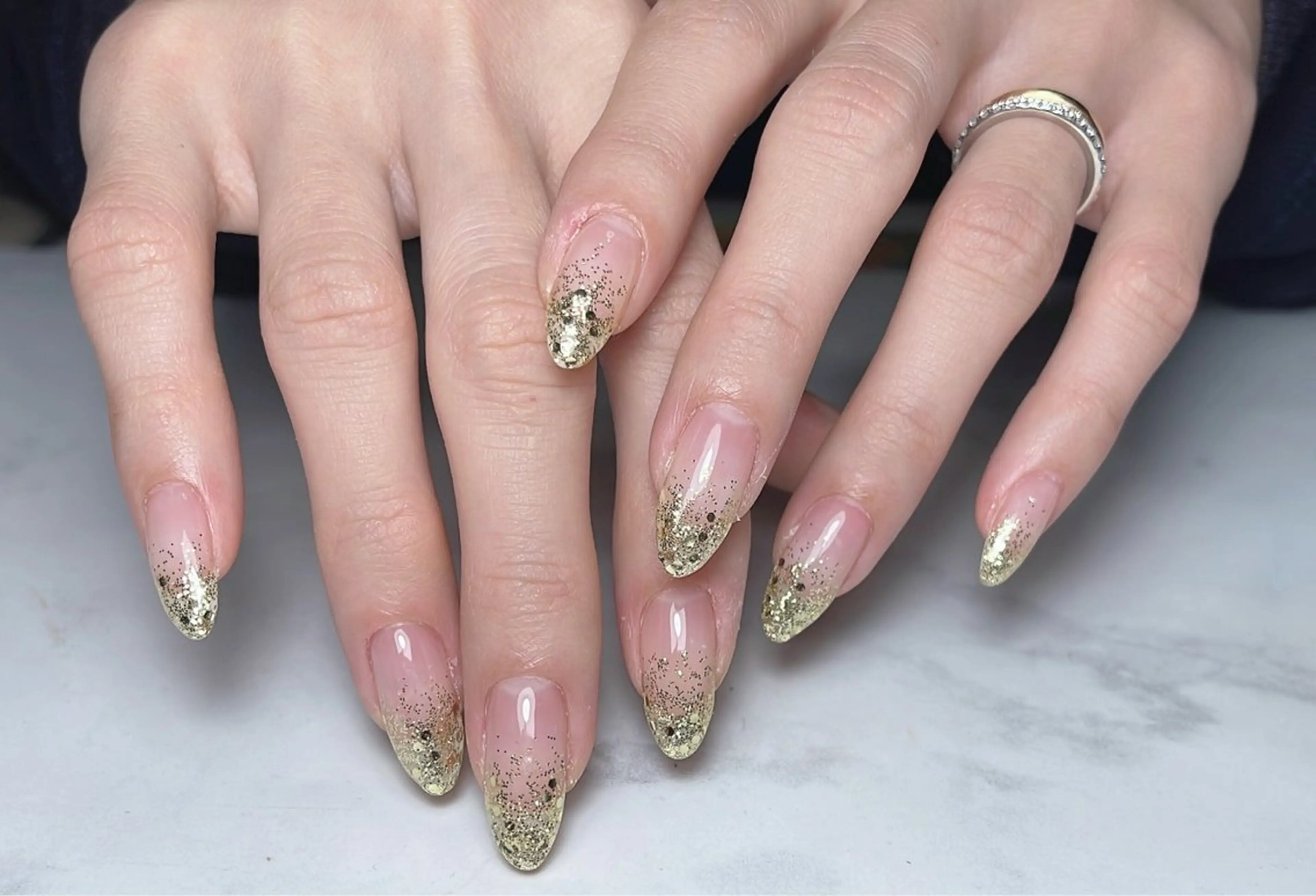 ラメグラデーション・シンプルフレンチネイルの写真