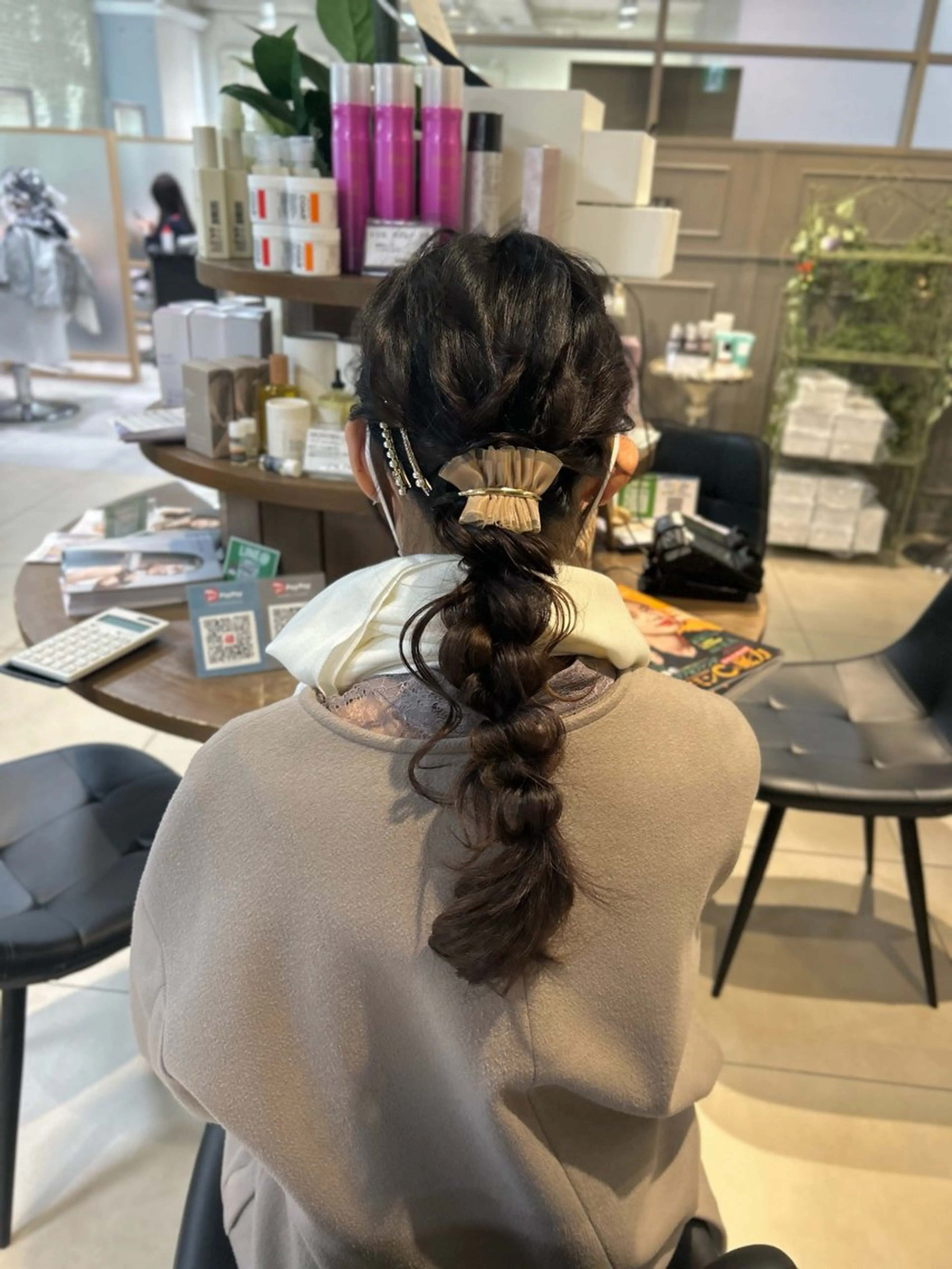 ヘアアレンジ おくれ毛 ヘアセット 暖色カラー/アレンジ /束間まつげ🌼のヘアスタイル