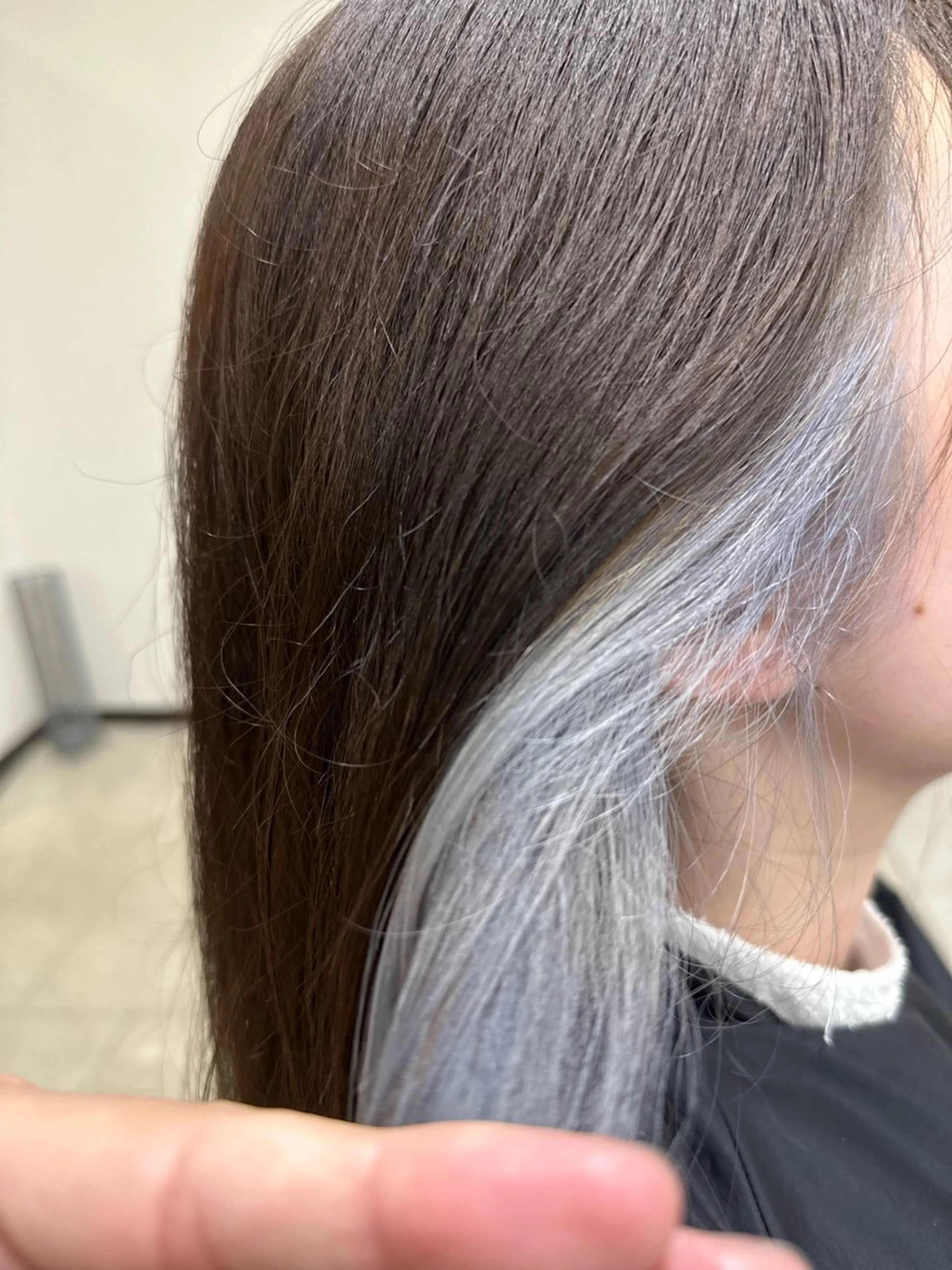 ミディアム カラー ブリーチ シルバー 長谷川 誠志のヘアスタイル