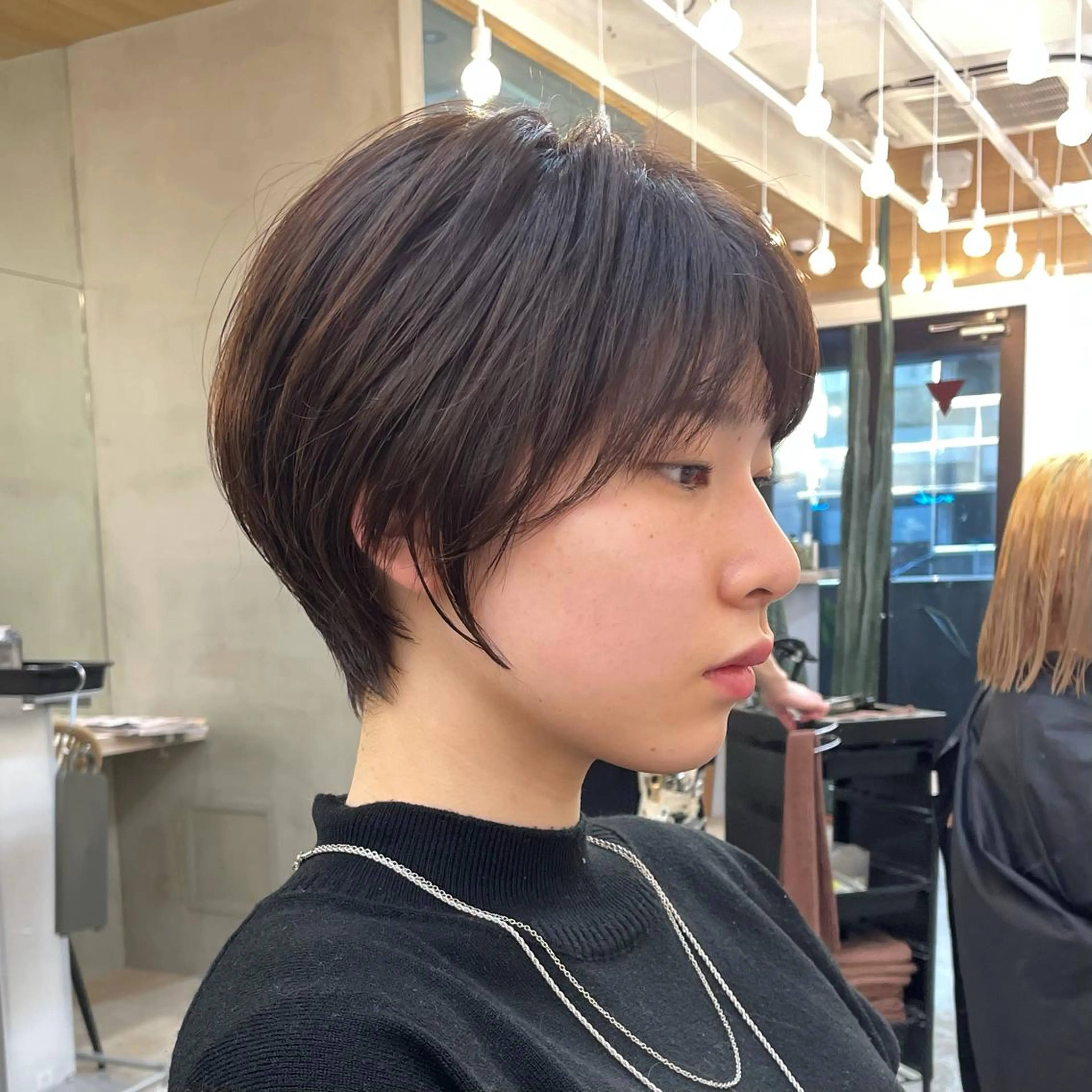 ショート カラー ハイライトカラー インナーカラー くびれヘア ハイライト 似合わせカット 縮毛/レイヤー 韓国/橋口のヘアスタイル