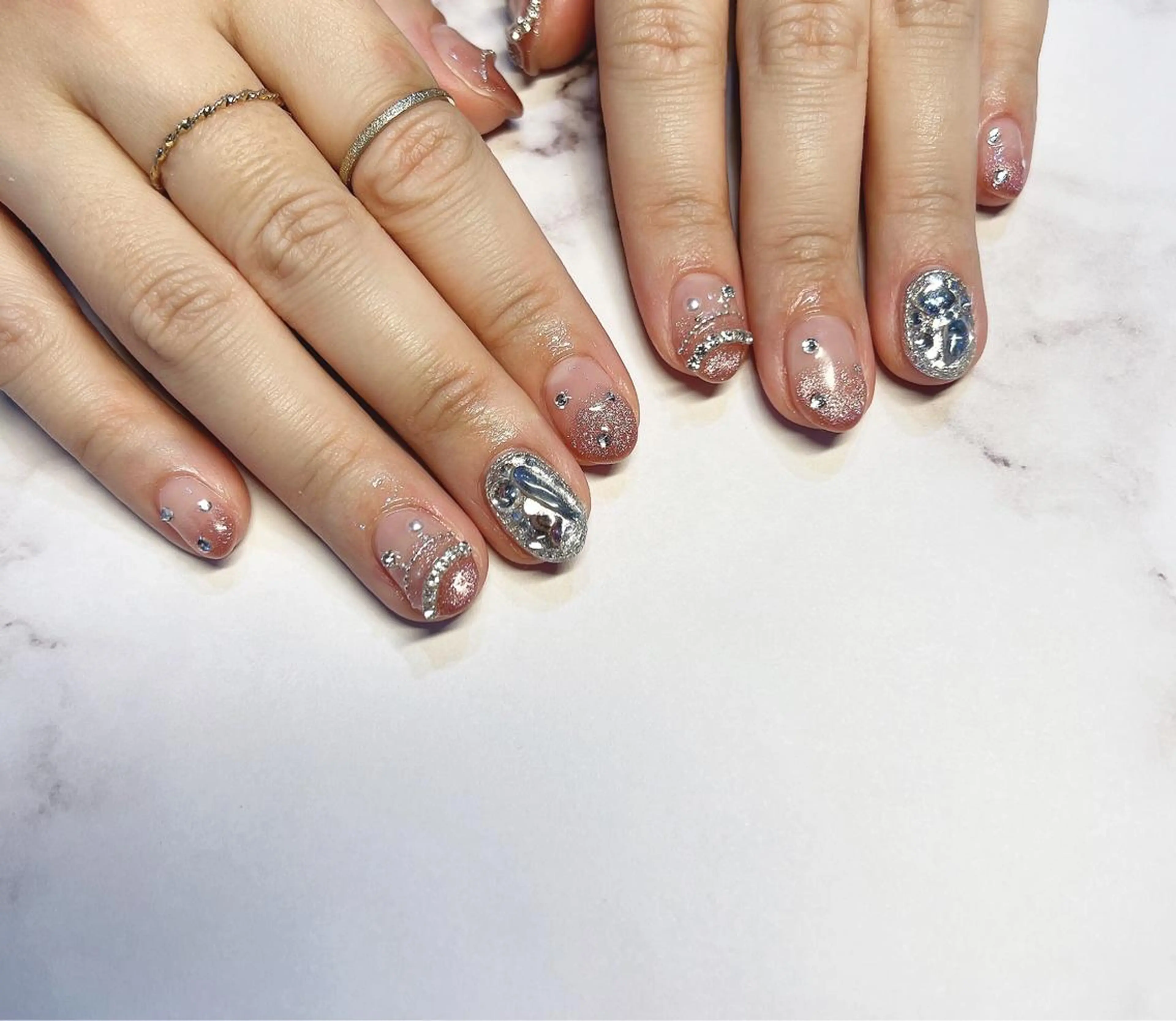 ネイル オーロラネイル フレンチネイル ジェルネイル 韓国ネイル マグネットネイル ハンドネイル ハンドケア ちゅるんネイル🪄 耳ツボジュエリー🔗のネイルデザイン