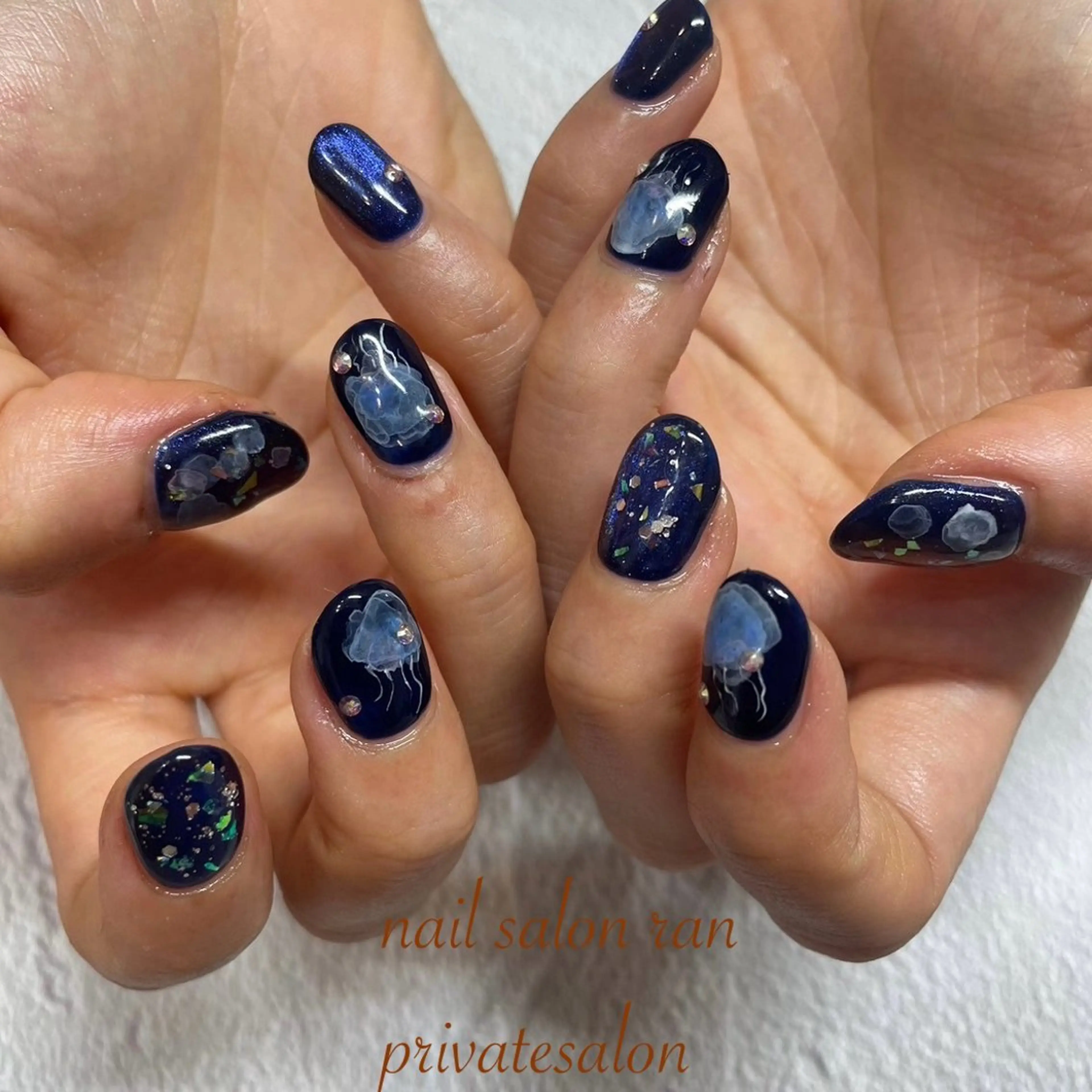 ネイル キラキラネイル ネイビー ハンドネイル ハンドケア nailsalon ranのネイルデザイン