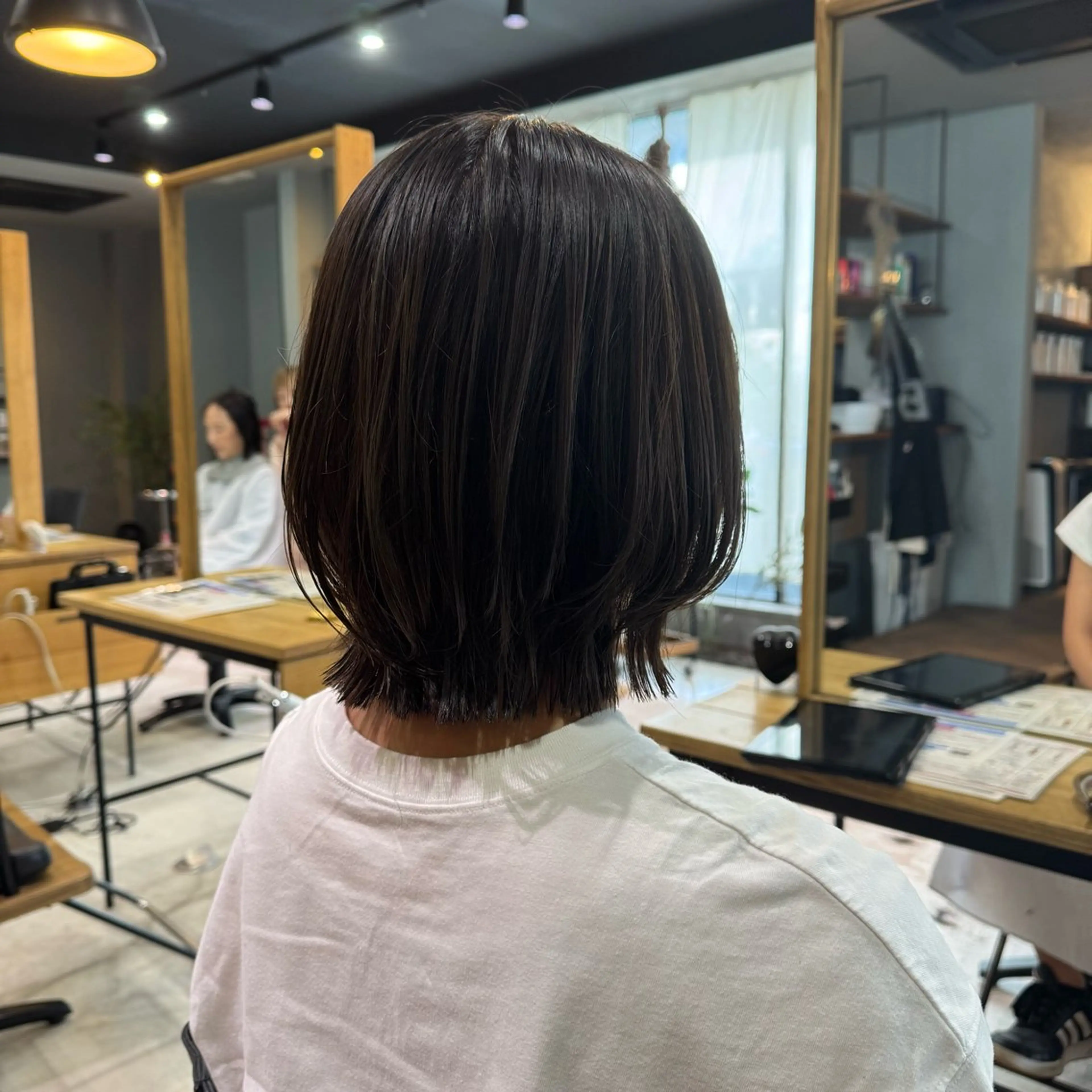 ミディアム ボブレイヤー ボブ レイヤーカット 外ハネヘア カット ヘアカラー トリートメント カラー/ 髪質改善/新吾ありさのヘアスタイル