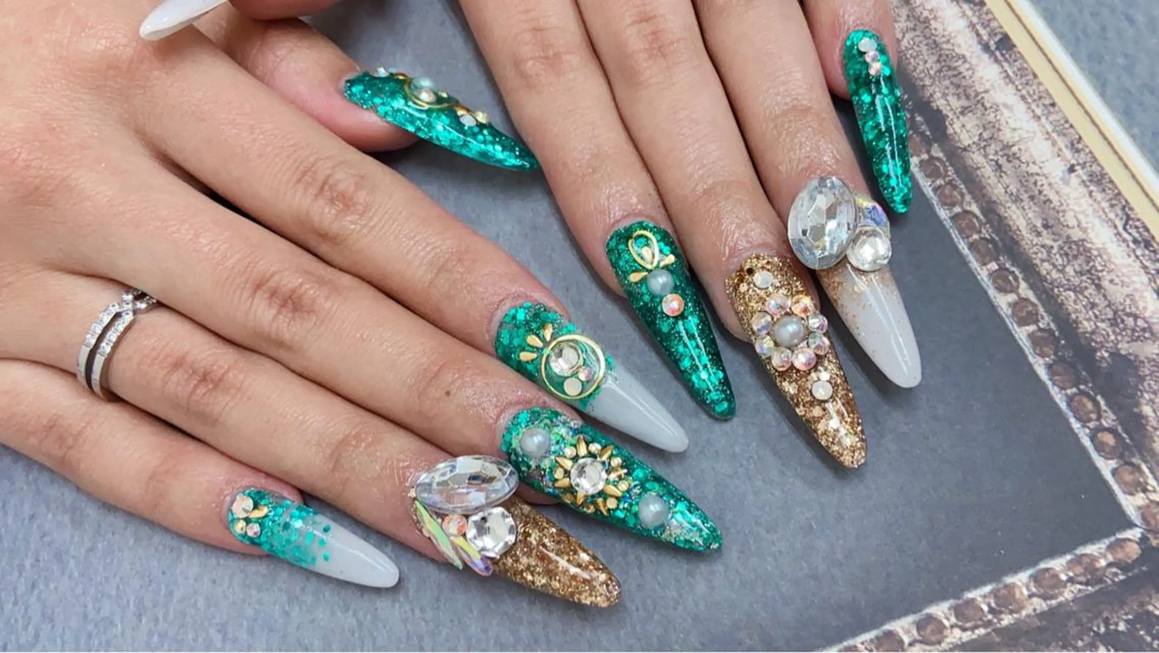 セミロング ネイル 柏ネイルサロン NAIL FOCUSのネイルデザイン