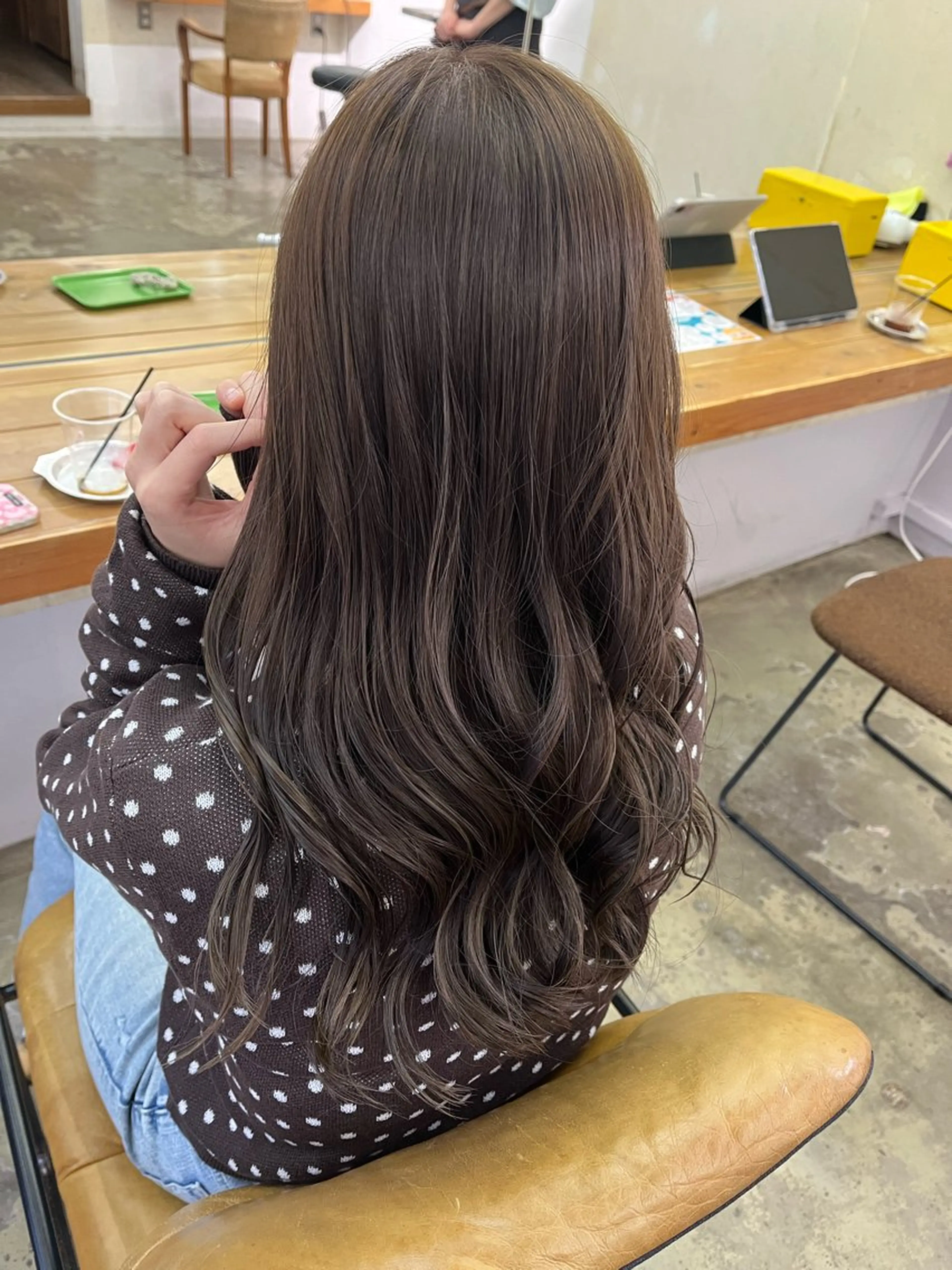 セミロング カラー 波多野 芽衣のヘアスタイル