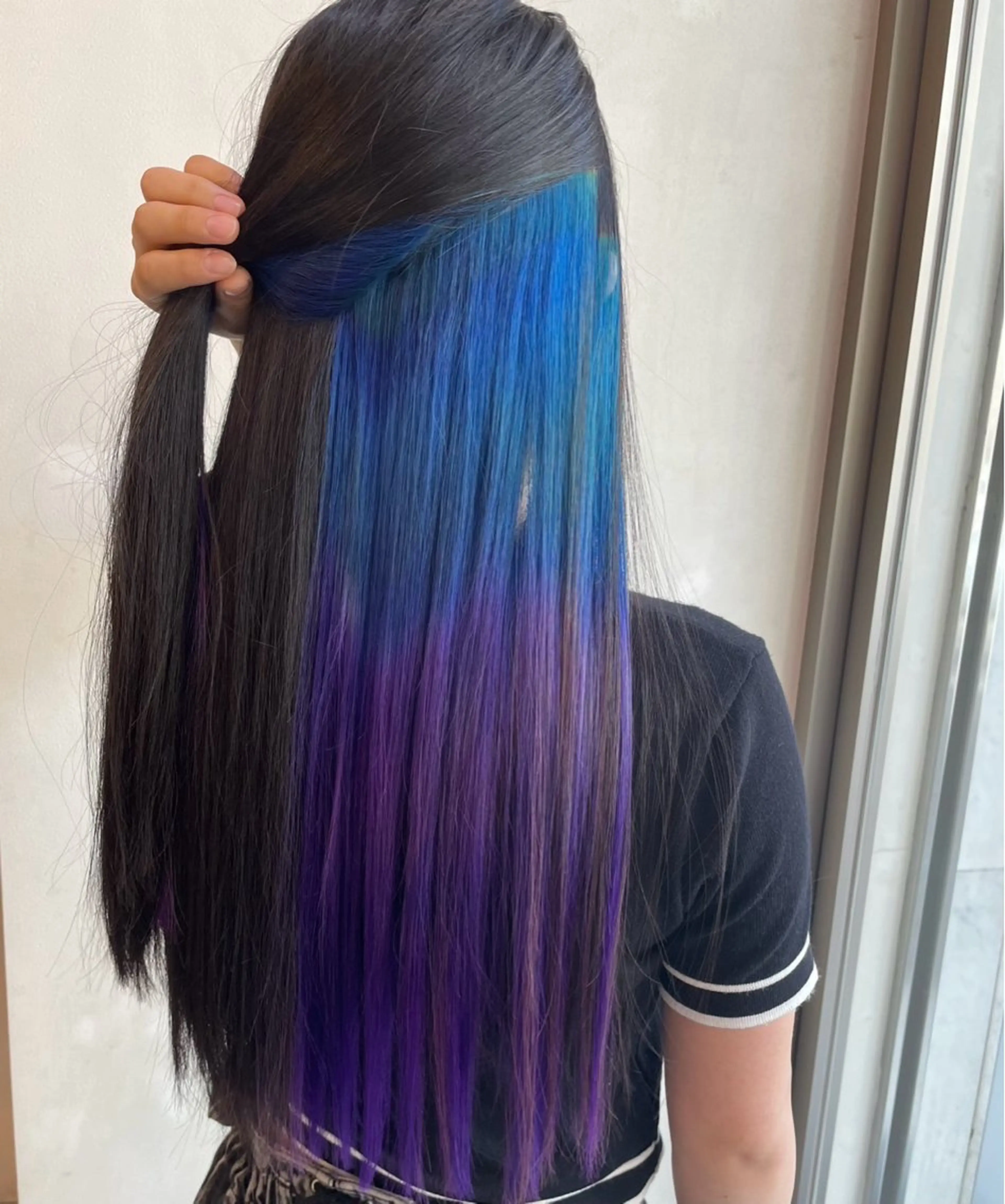 ロング カラー ブルーカラー インナーカラー パープルカラー ʚザクザクレイヤー× 艶透明感/にしじまɞのヘアスタイル