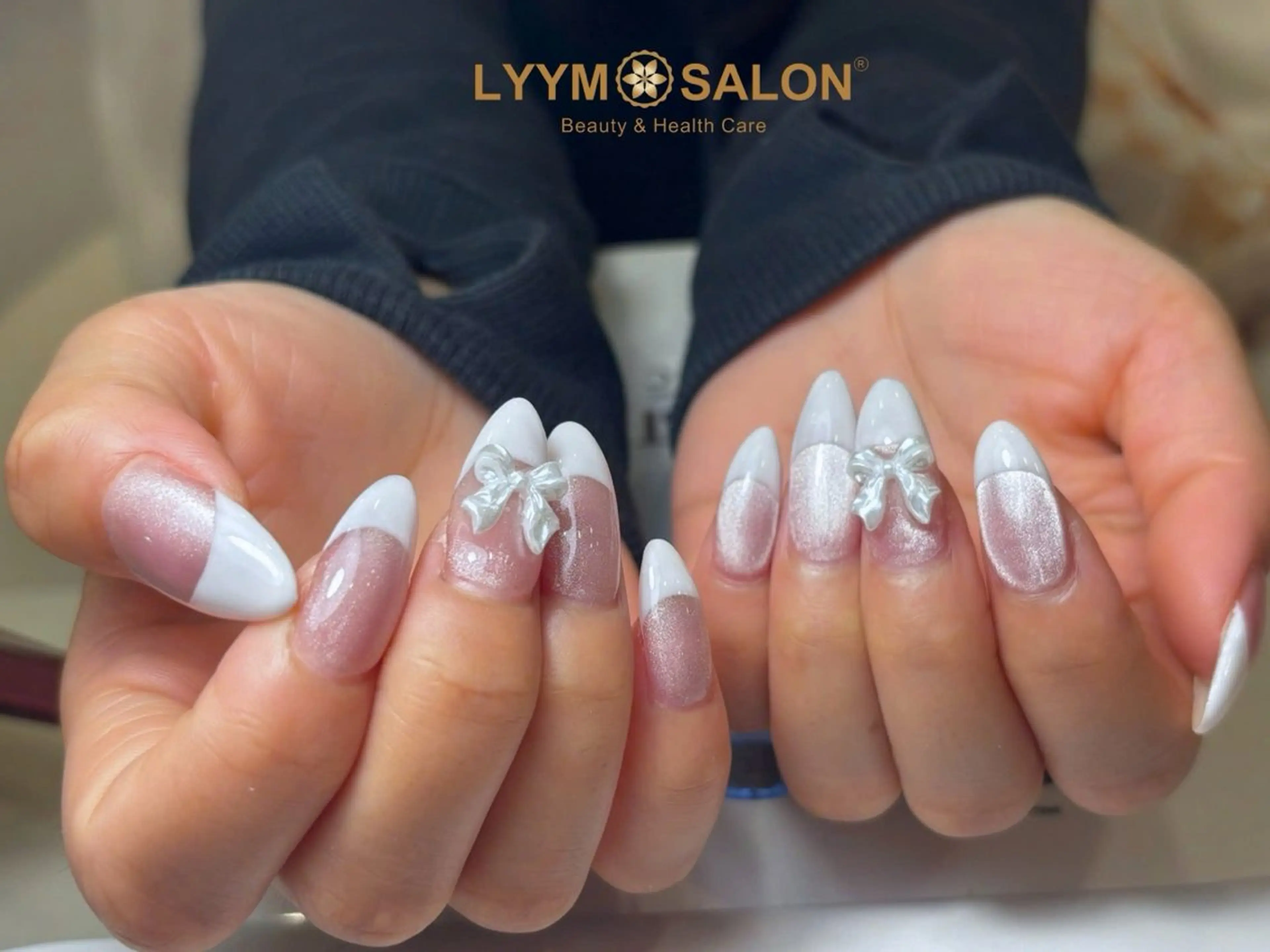 ネイル フレンチネイル ガーリー 韓国ネイル リボン ホワイト ハンドネイル ハンドケア LYYM Salonのネイルデザイン