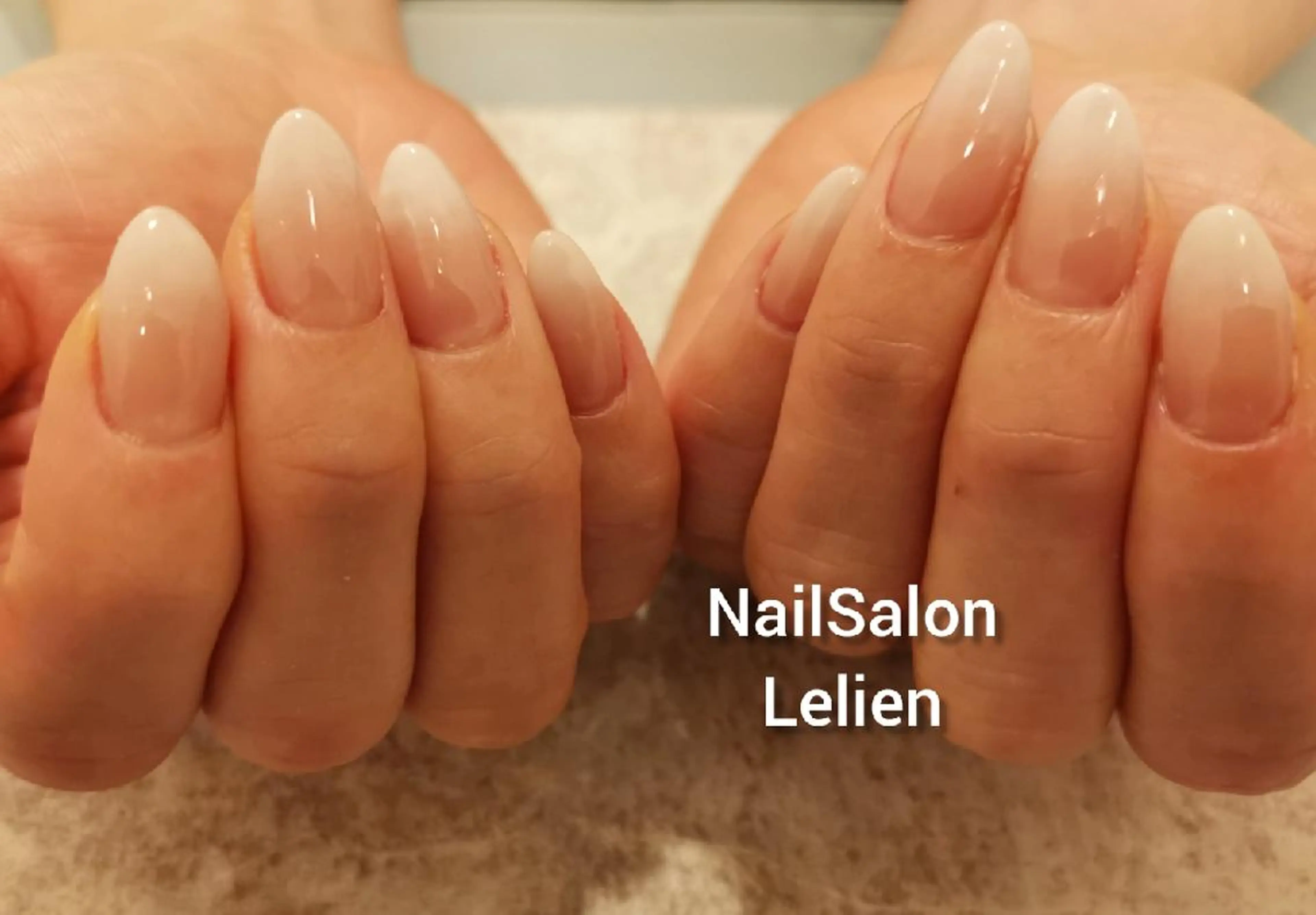 ベースカラー+カラーグラデーションの写真