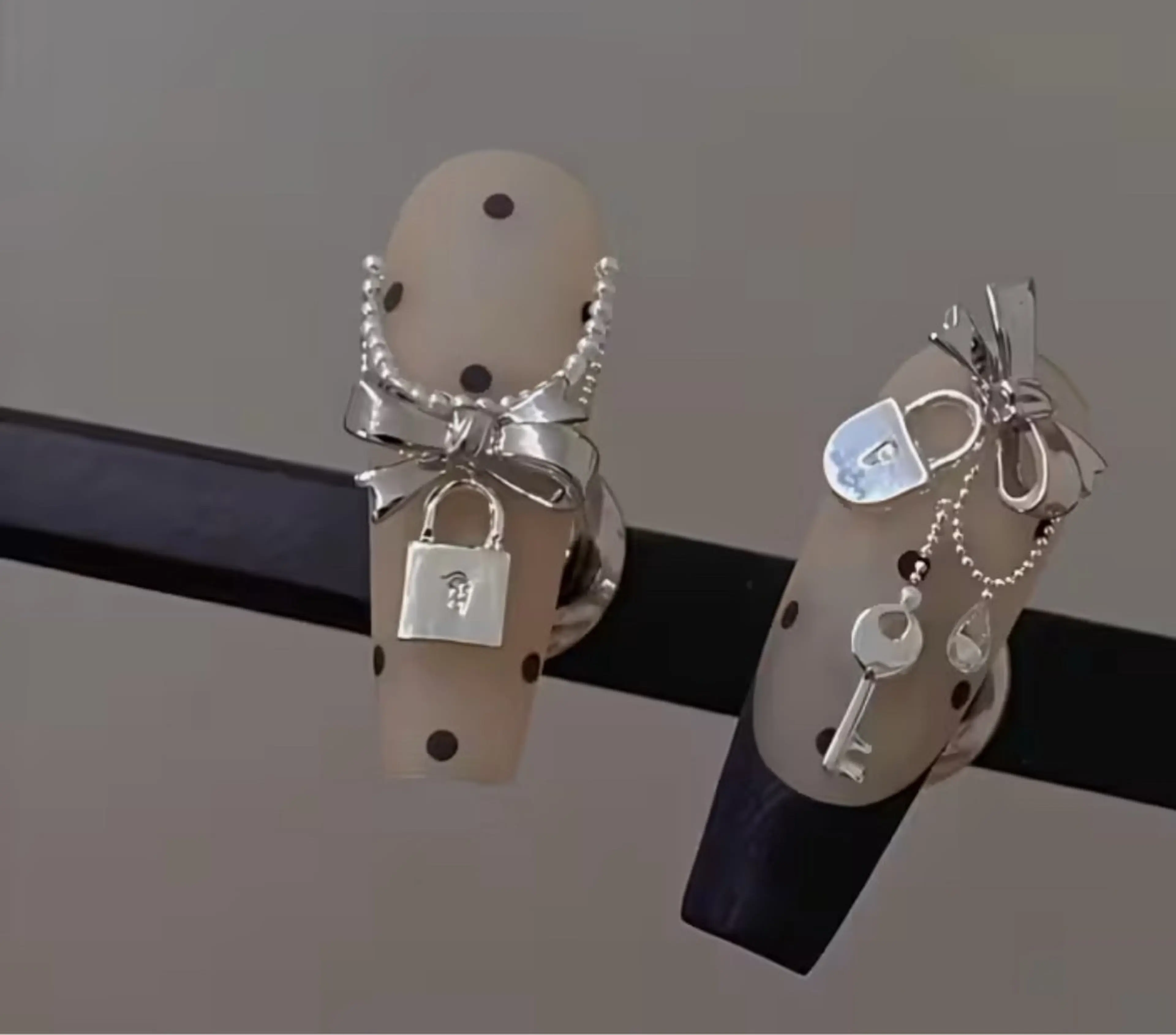 ネイル オーロラネイル フレンチネイル グラデーション 氷ネイル・うるうるネイル キラキラネイル ハンドネイル H.baby Nail Salonのネイルデザイン