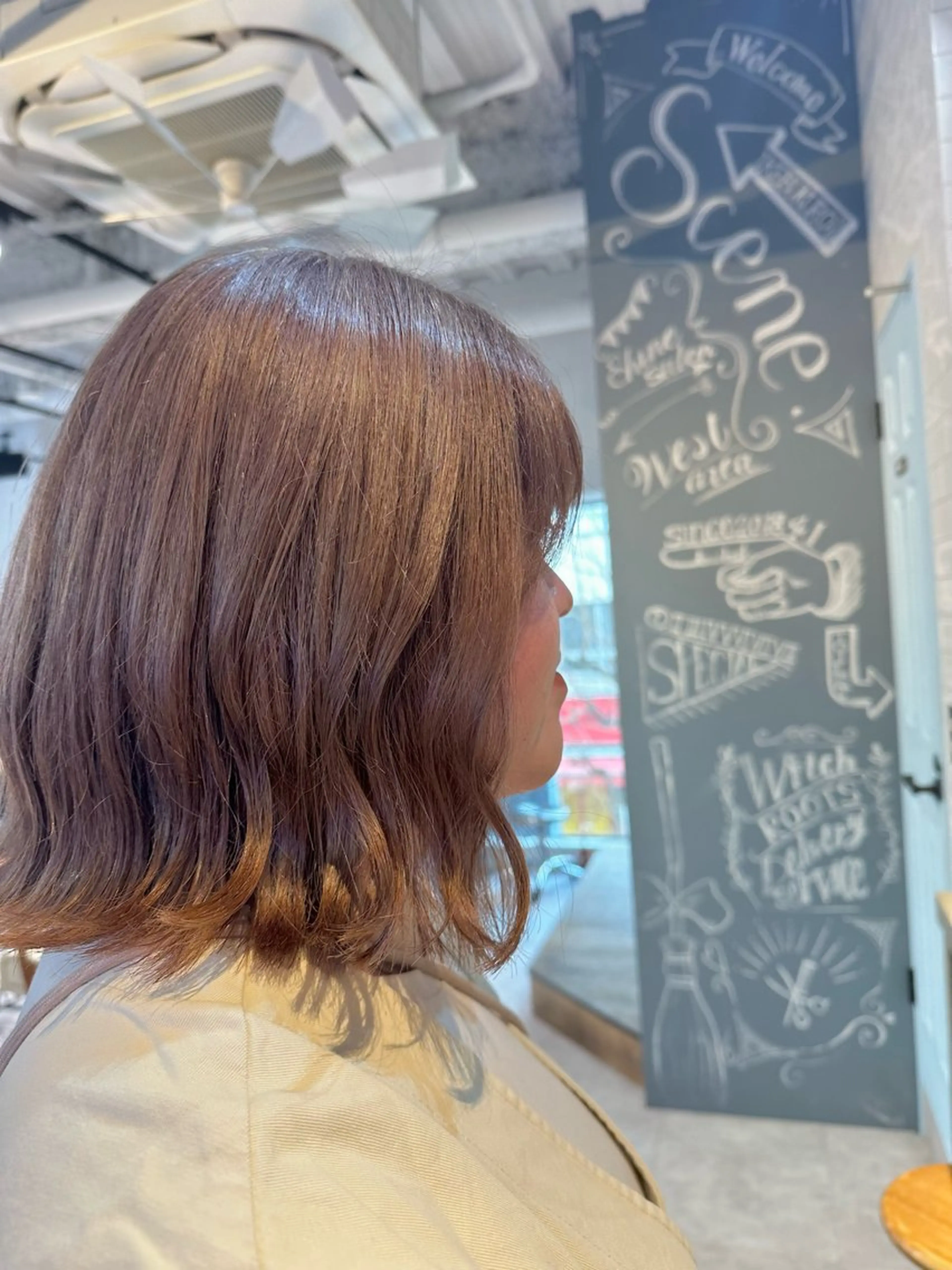 ミディアム カラー ベージュカラー ブリーチ 透明感カラー ミルクティーベージュ ヘアカラー トリートメント 七井 香奈 (なないかな)のヘアスタイル