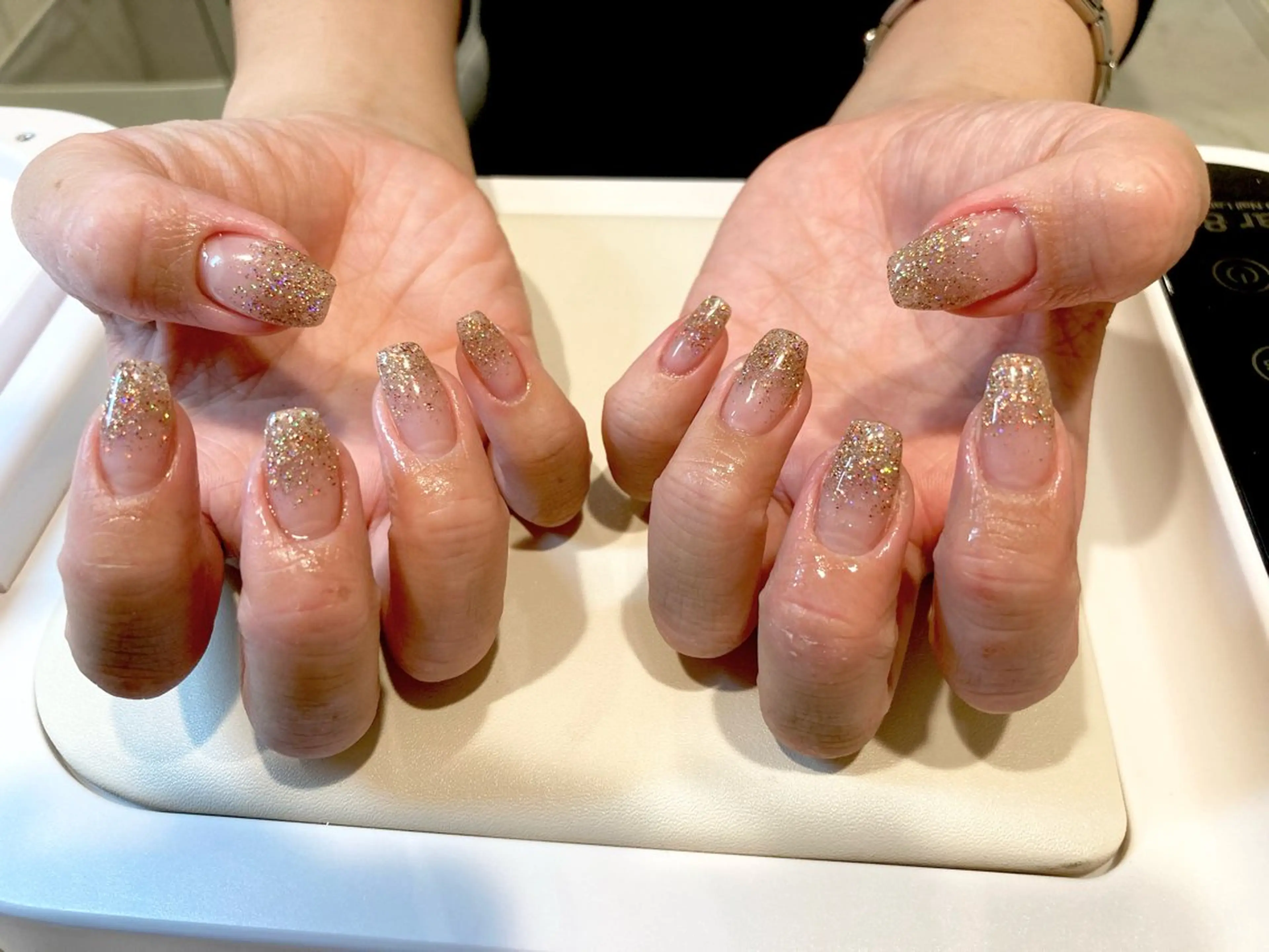 ミディアム ハンドネイル AXSIA Beautyのネイルデザイン