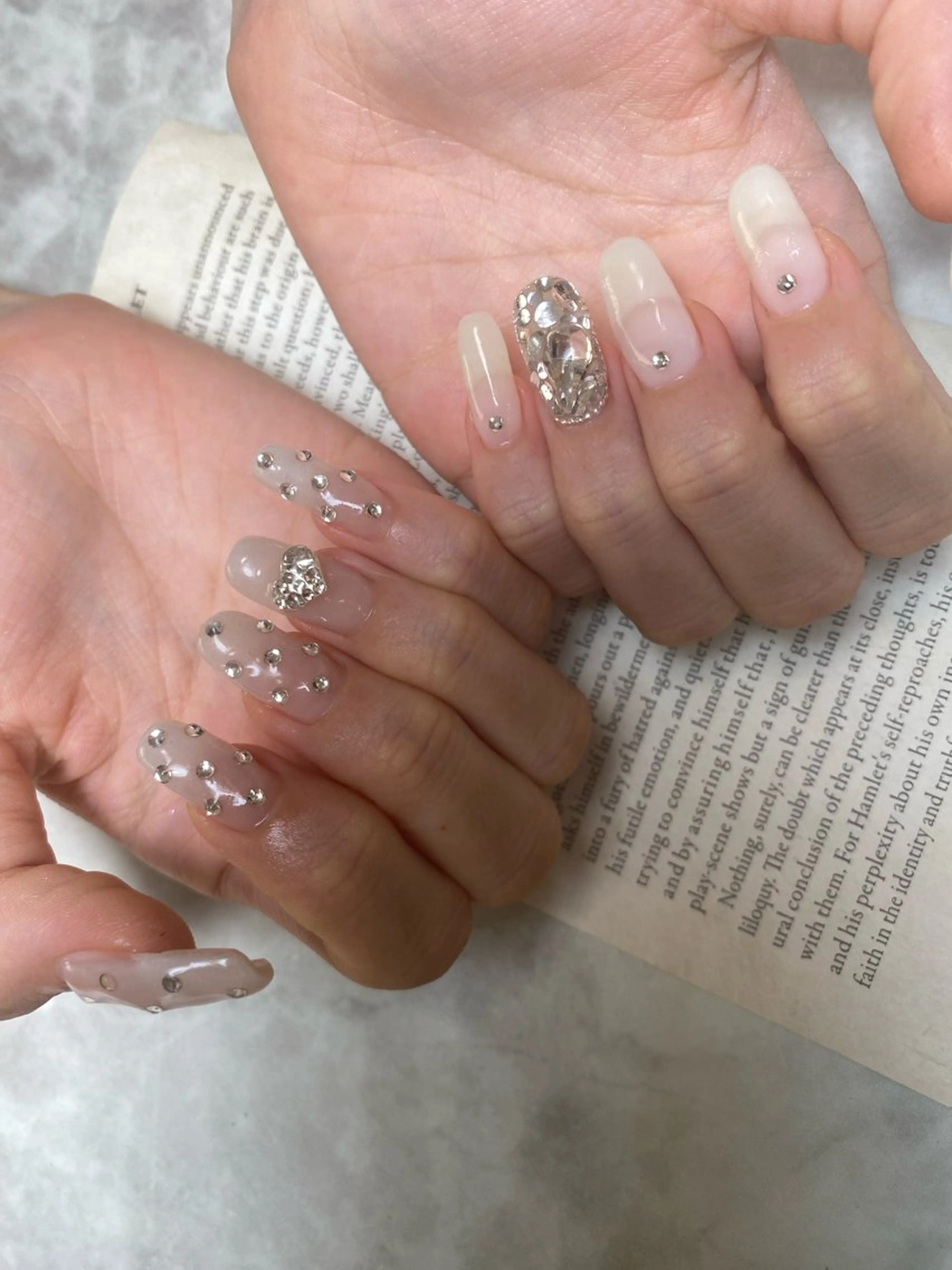 ネイル ストーンネイル ハンドネイル 🌿Charme🌿 MAIのネイルデザイン