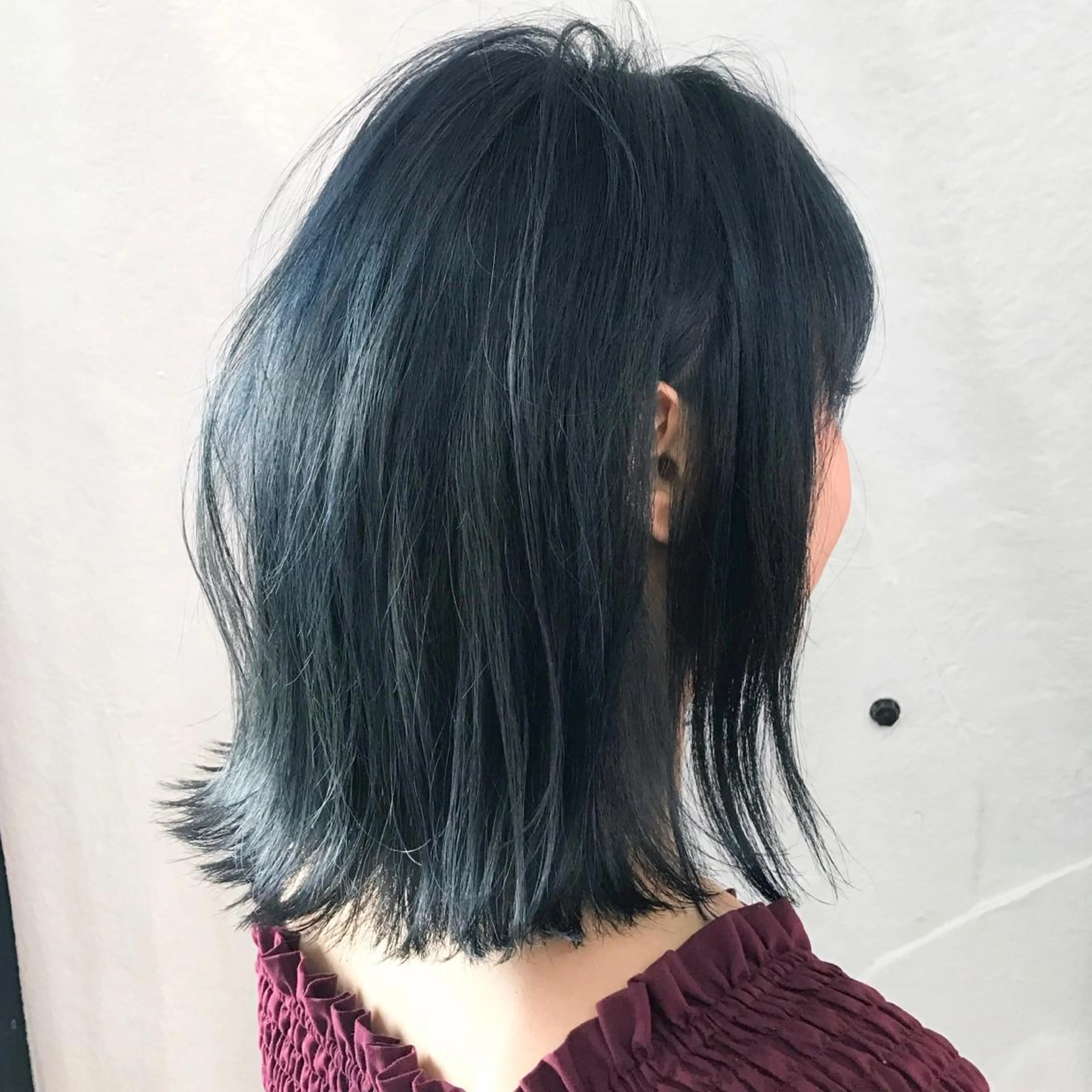 ミディアム カラー ブリーチ ブルーカラー ネイビーカラー K-POP好き美容師 🇰🇷Kai.Yのヘアスタイル