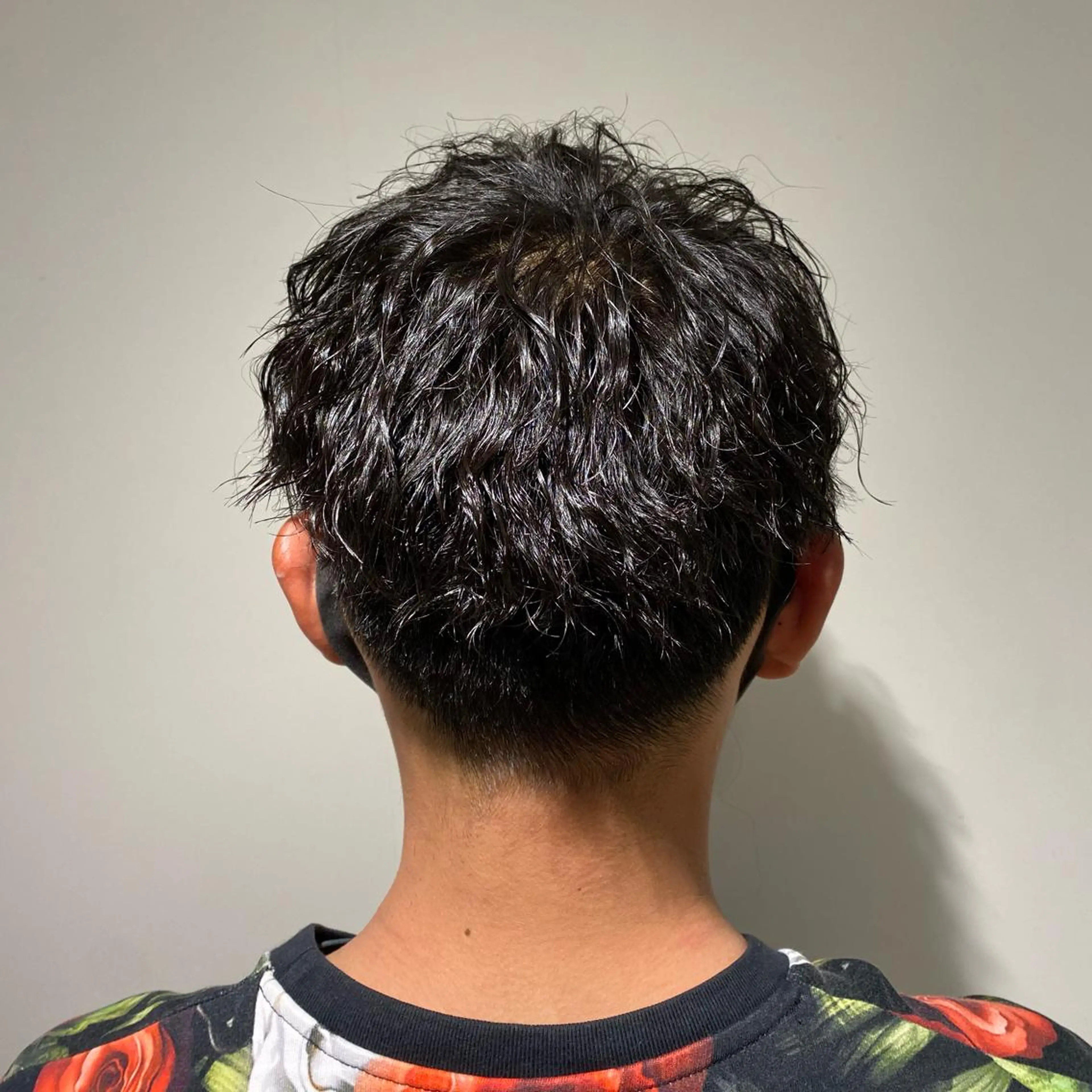 ショート パーマ メンズ 橋本 琉磨のヘアスタイル