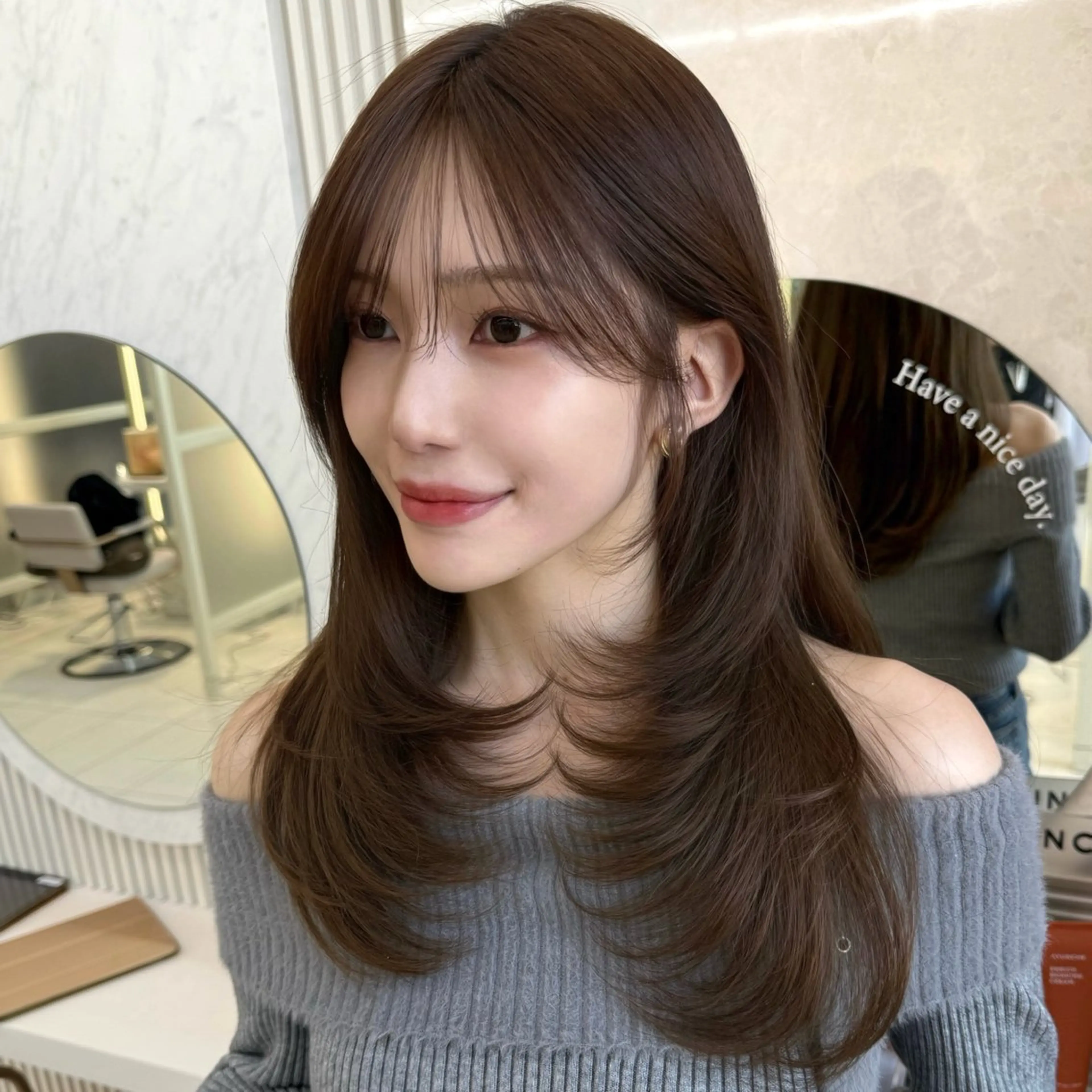 セミロング カラー 似合わせレイヤー/ 透明感カラーのヘアスタイル