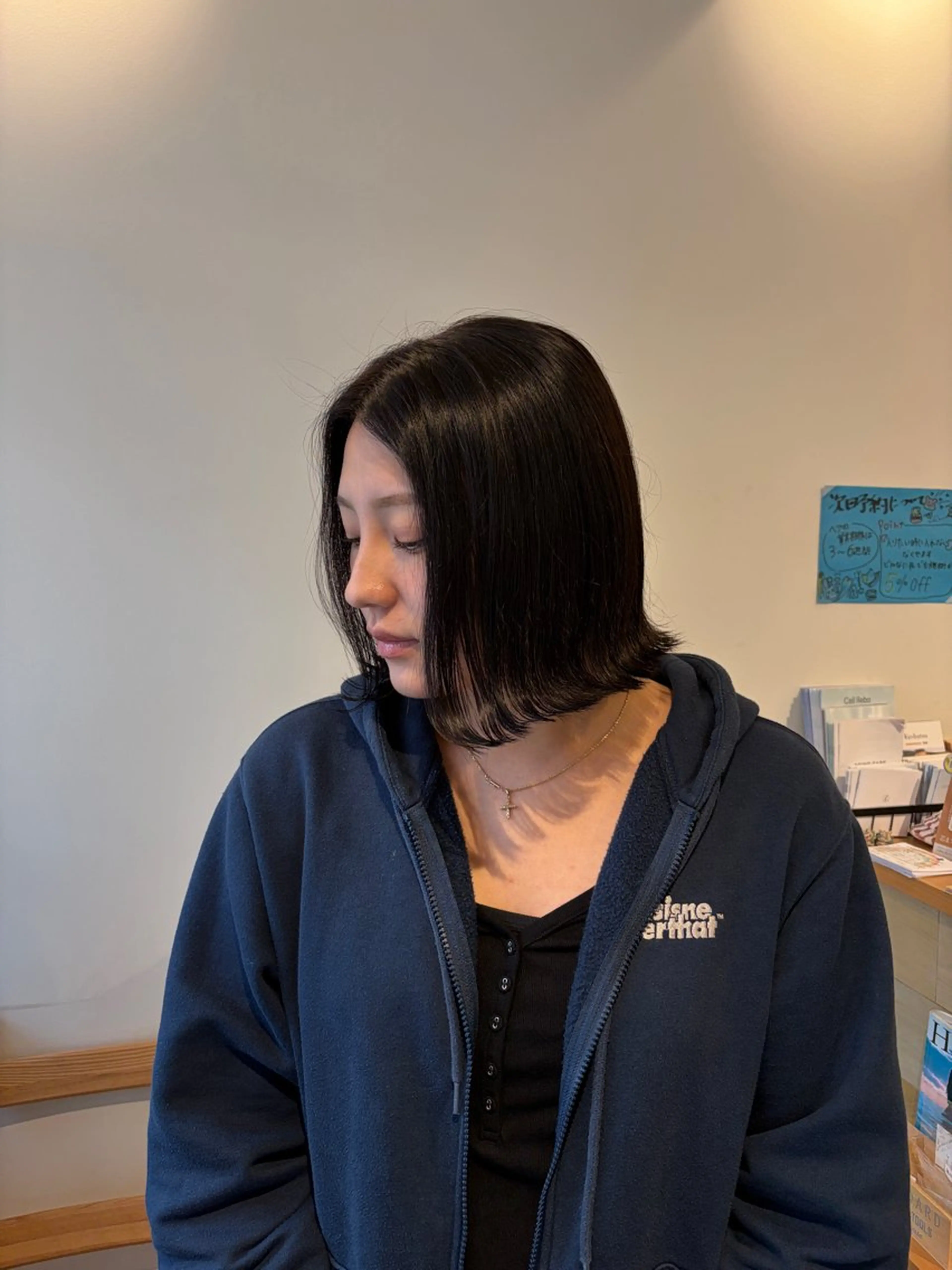 カラー 荒井 茉凜のヘアスタイル