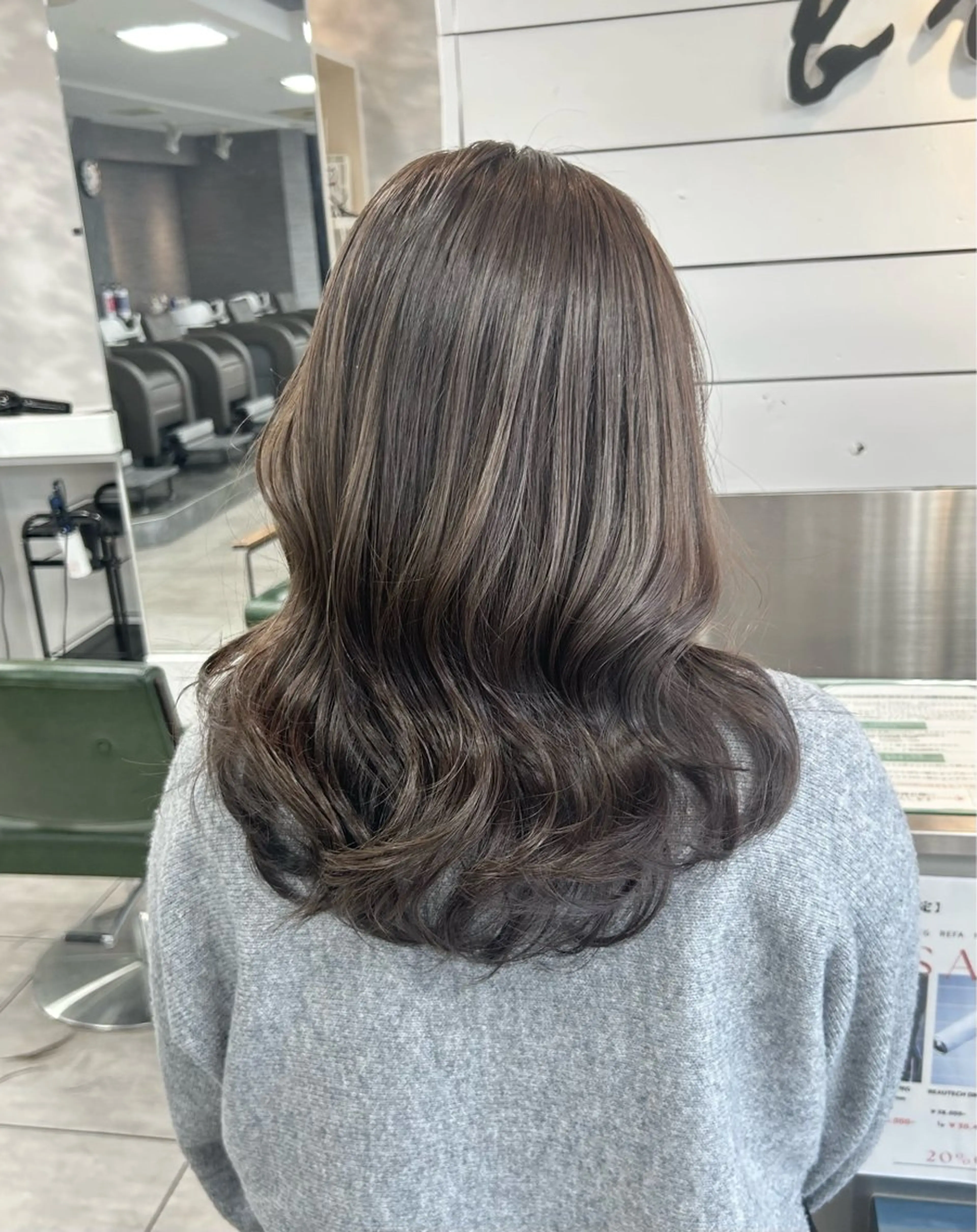 ミディアム カット ヘアカラー 🫧艶髪カラー🫧 森本くるみのヘアスタイル