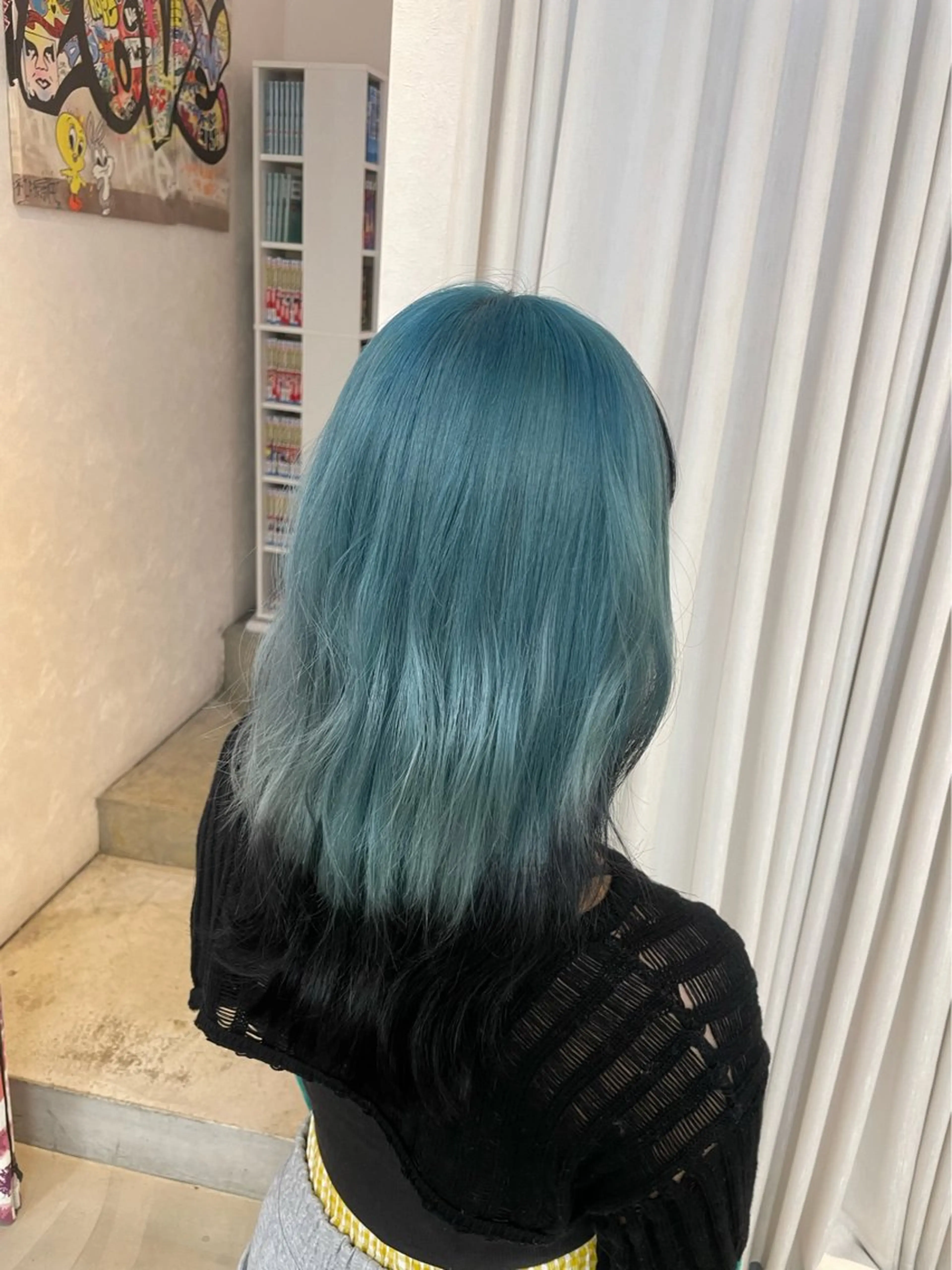 セミロング カラー 黒髪 ブルーカラー 安井まゆ _Box mico.のヘアスタイル