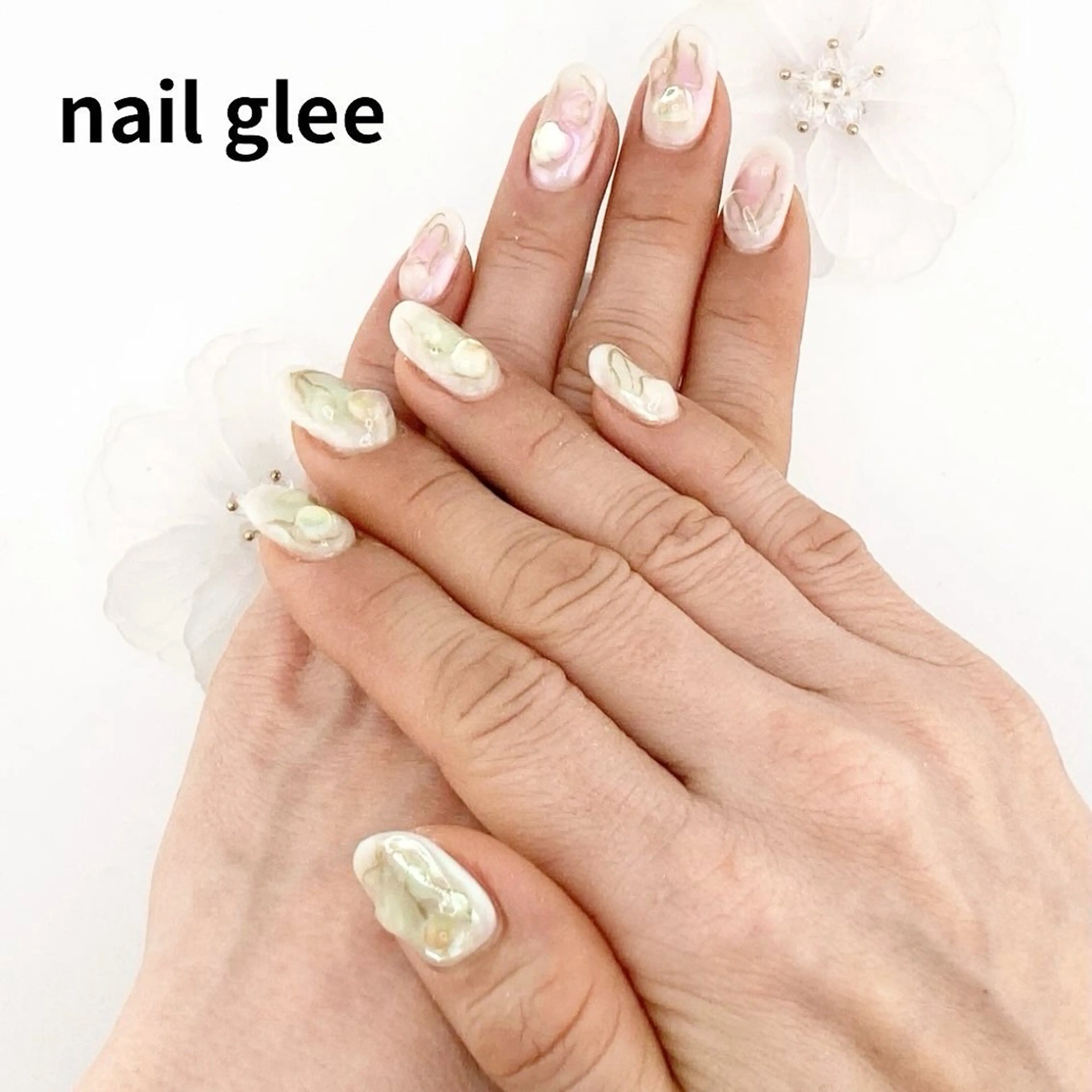 セミロング ハンドネイル RISA nail gleeのネイルデザイン