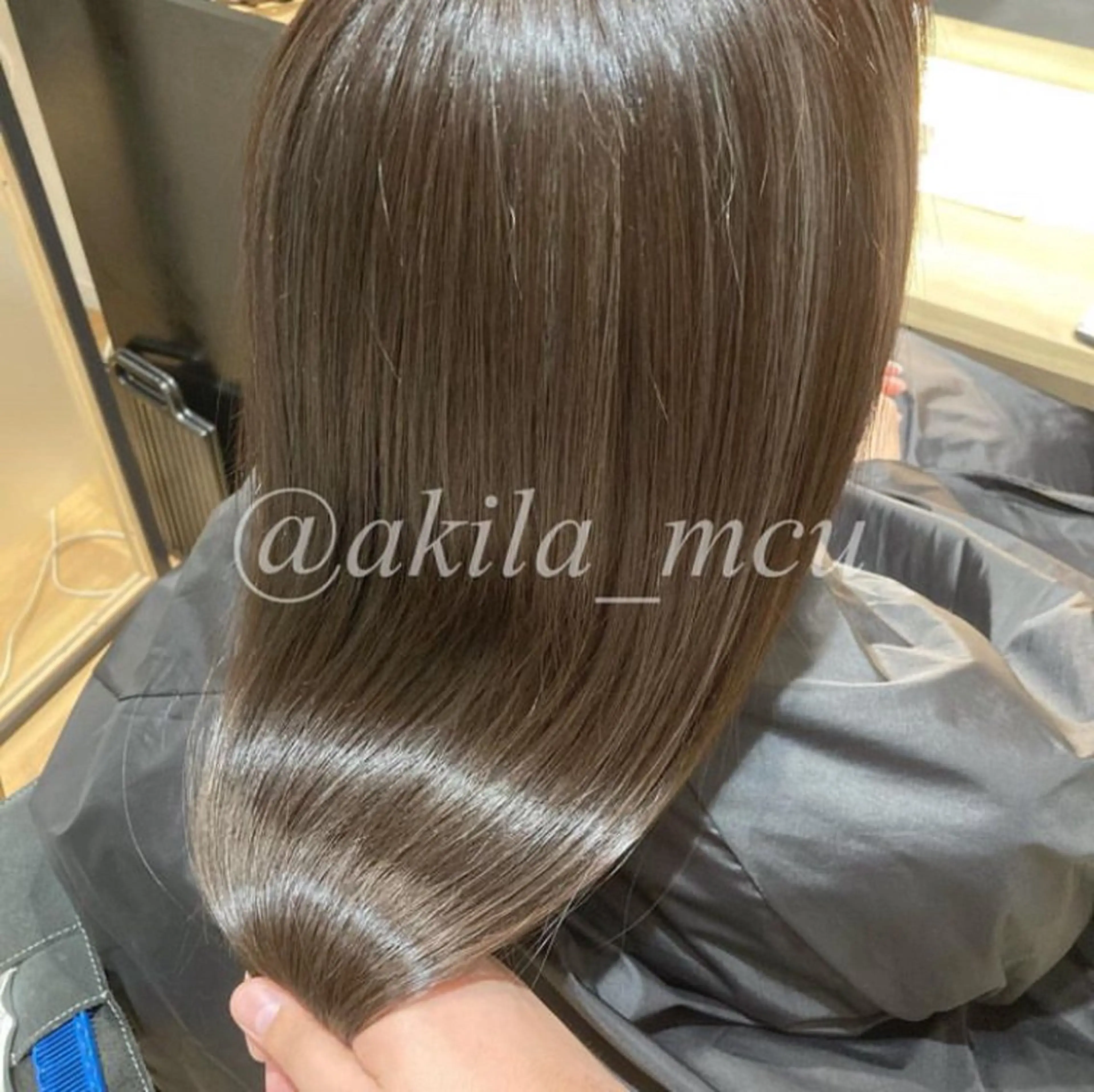 ロング カラー ヘアアレンジ アッシュ ブリーチ 透明感カラー ダブルカラー グレージュ エグチ アキラのヘアスタイル