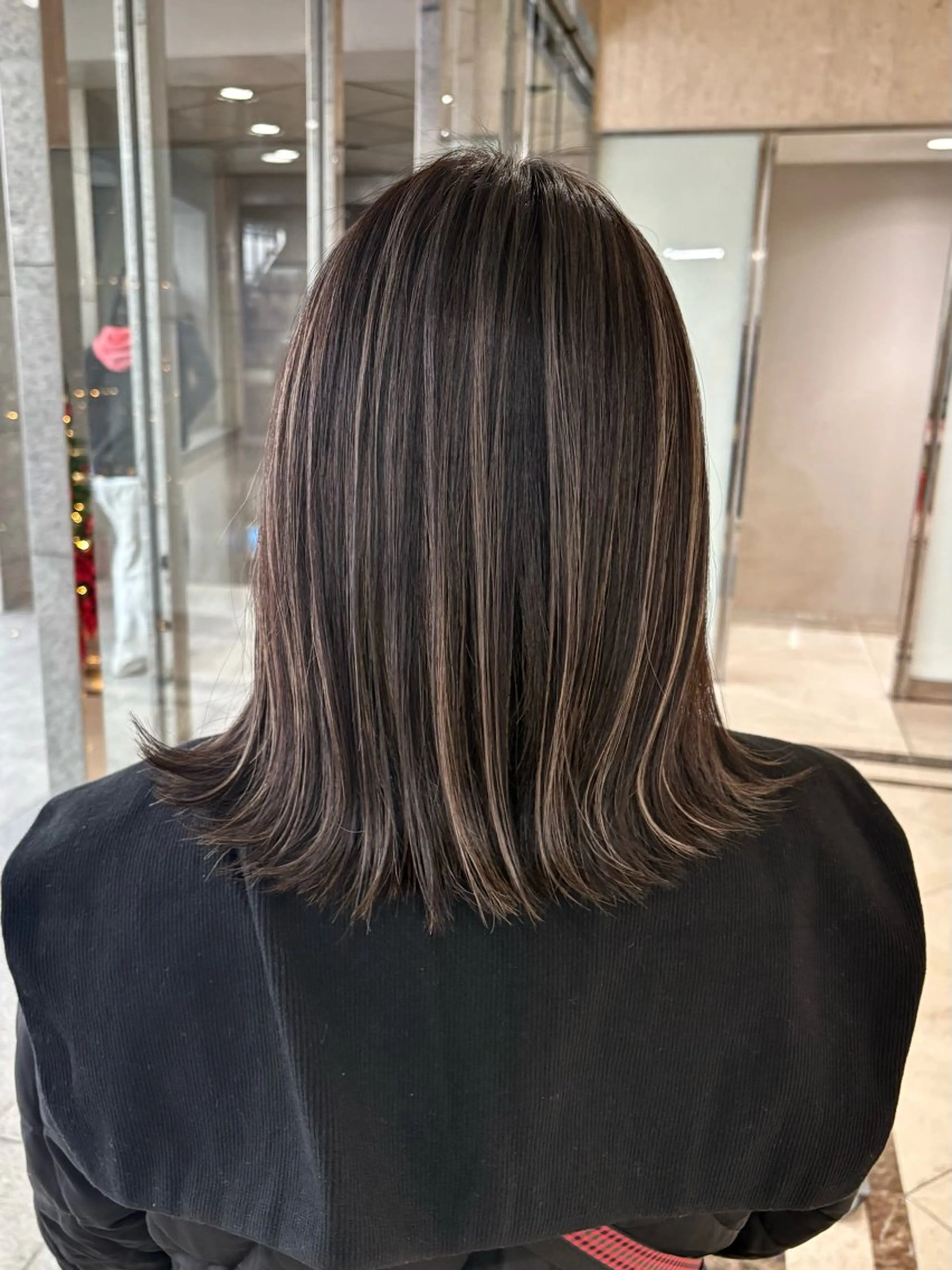 ミディアム カラー ヘアカラー ハイライト、レイヤー カット/西梅田/中西のヘアスタイル