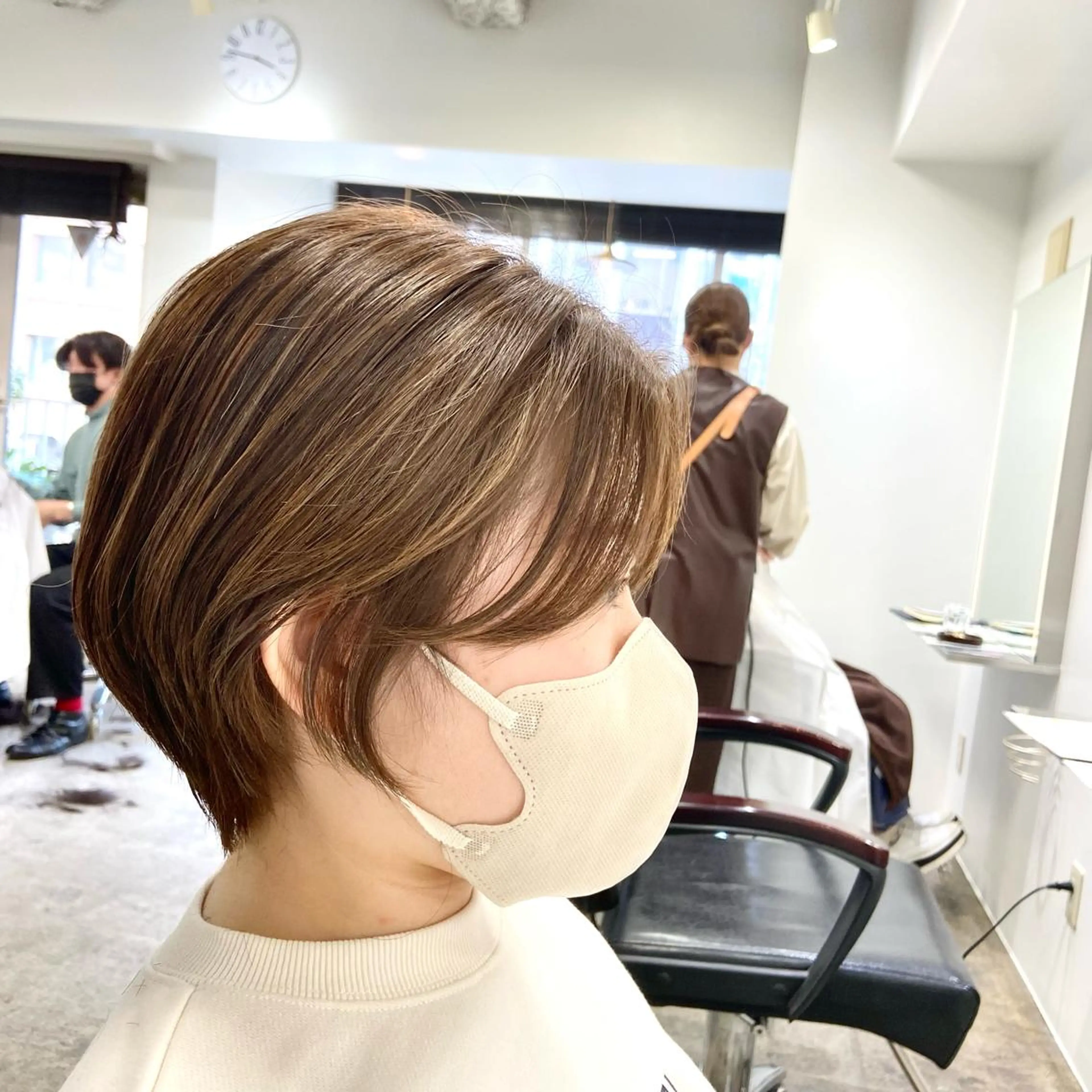 ショート カラー ハンサムショート アッシュ ベージュカラー ショートヘア カット ヘアカラー 【似合わせ、垢抜け ヘア】KAEDEのヘアスタイル